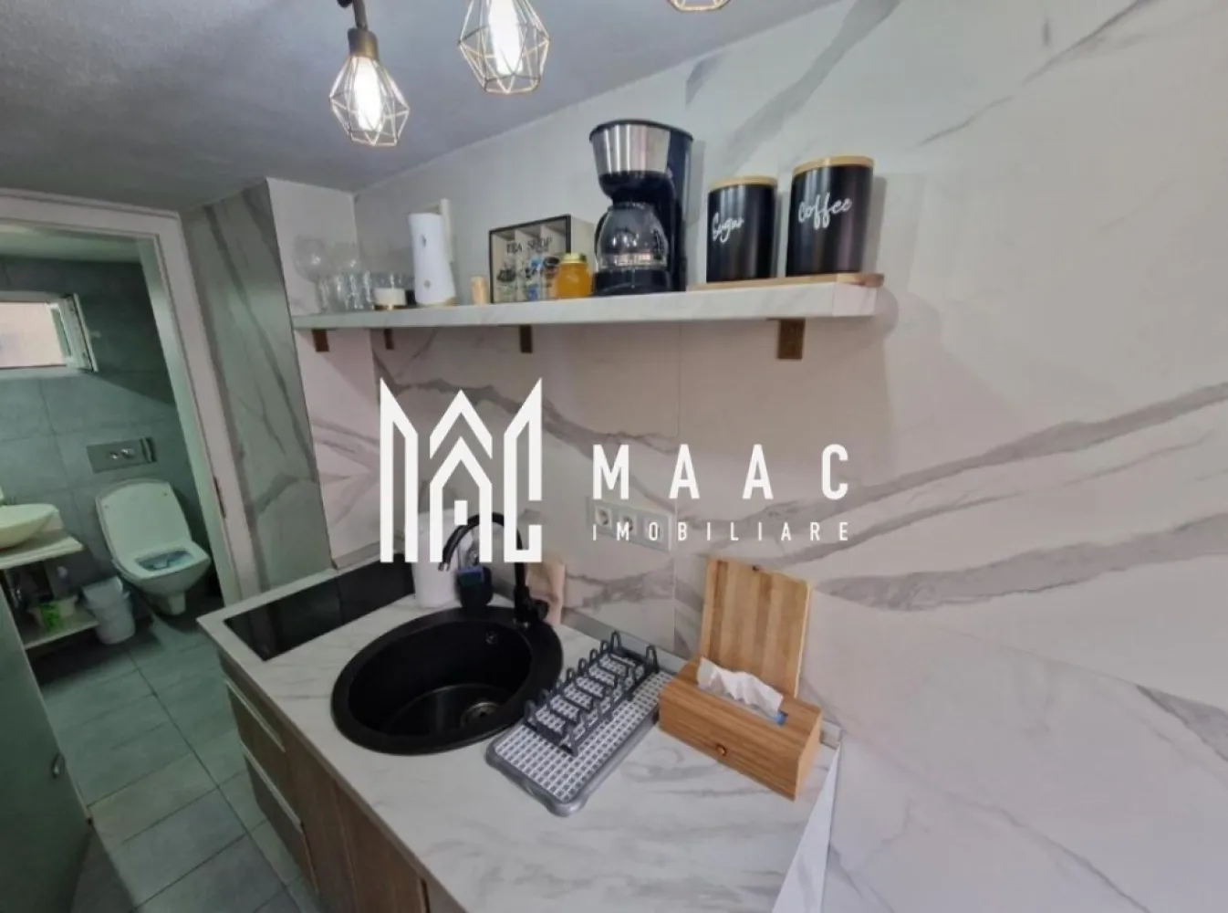 Garsoniera | 24 MPU | Investitie | Ultracentral - MAAC Imobiliare vă propune spre vânzare o garsonieră situată în zona ultracentrală a Sibiului, ideală pentru investiție. Garsoniera are o suprafață utilă de 24 mp, este complet renovată, mobilată și utilată, fiind pregătită pentru utilizare imediată. Caracteristici principale Suprafață utilă: 24 mp Compartimentare eficientă Se vinde complet mobilată și utilată Renovată integral Avantaje Funcționează în prezent în regim hotelier Scor Booking 9.2 Posibilitate de preluare și continuare a activității Nu necesită investiții suplimentare Zonă centrală, cu acces rapid către punctele de interes Proprietatea este potrivită pentru cei care caută o investiție cu randament imediat sau o locuință compactă, bine poziționată. Pentru mai multe detalii și programarea unei vizionări, vă rugăm să ne contactați menționând ID: CP2995664 }}