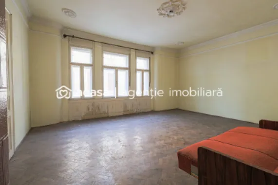 Proiect de clinică sau birouri în centru – casă cu demisol, de renovat