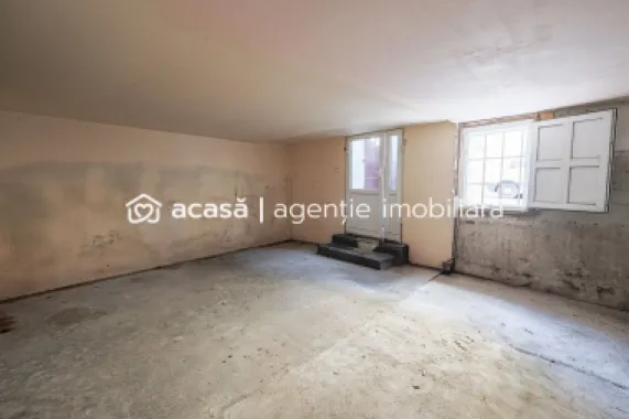 Proiect de clinică sau birouri în centru – casă cu demisol, de renovat