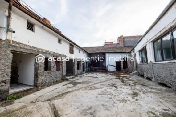 Proiect de clinică sau birouri în centru – casă cu demisol, de renovat