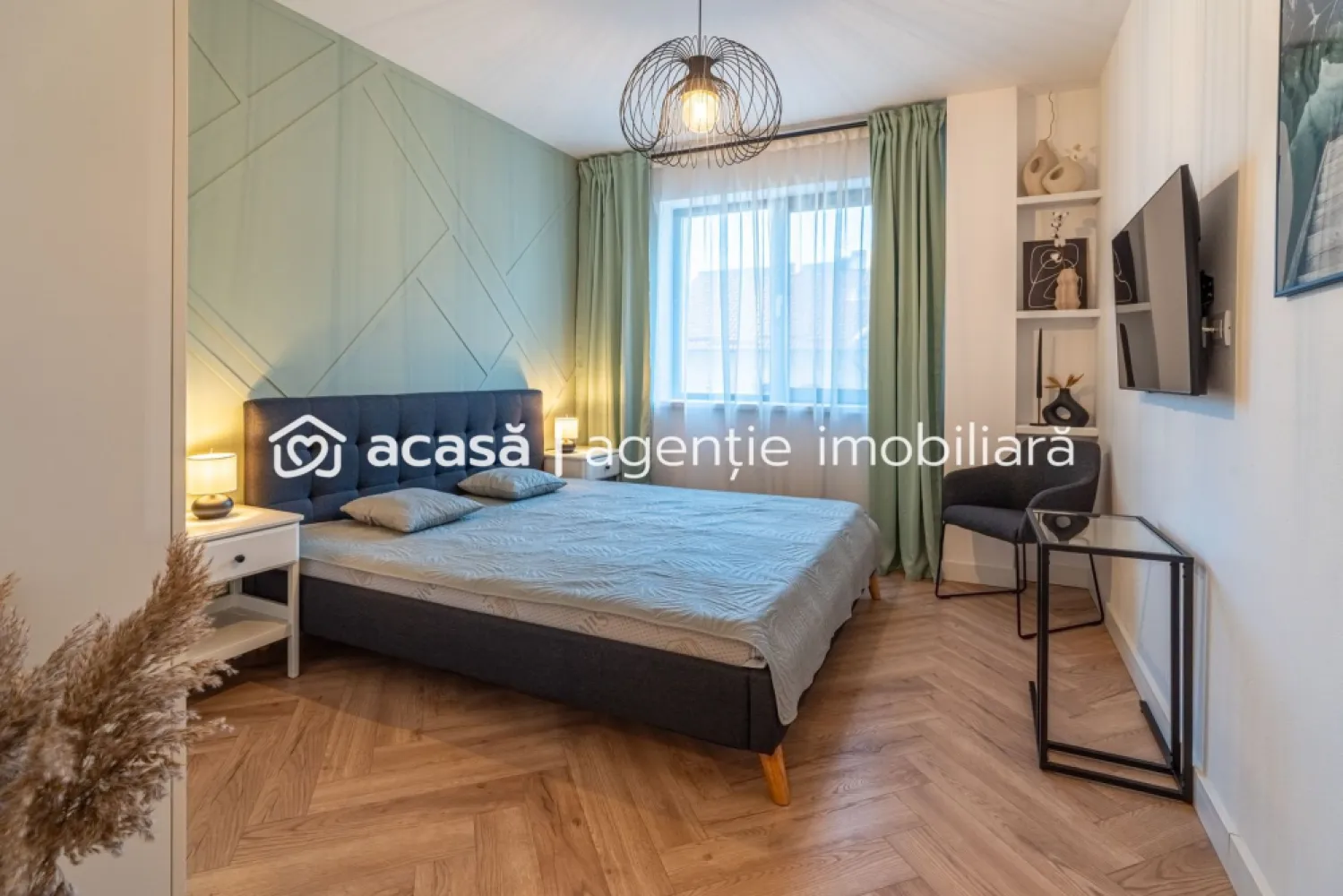 Apartament amenajat complet, ideal pentru familie sau investiție. - APARTAMENT 2 CAMERE | ZONĂ ULTRACENTRALĂ ARAD Strada Cozia, în imediata apropiere a Teatrului Ioan Slavici, Piata Avram Iancu. Un apartament într-un bloc nou, amenajat impecabil, gândit pentru cei care vor calitate, poziție și valoare pe termen lung. • 2 camere, compartimentare practică • Etaj 2 din 4, cu ascensor • Bloc nou, construit după standarde actuale • Amenajat premium, cu atenție maximă la detalii • Zonă excelentă – aproape de școli și Bulevardul Revoluției • Ideal atât pentru locuire, cât și pentru închiriere imediată Perfect pentru o familie tânără cu pretenții, aflată la început de drum, sau pentru un investitor care caută o proprietate sigură, ușor de închiriat în regim hotelier sau pe termen lung, într-una dintre cele mai accesibile zone din Arad. Sună acum pentru detalii și programarea unei vizionări. 📞 Andrei Caracioni 0757 662 907 🔹 Proprietatea este scoasă pentru prima dată la vânzare pe piață 🔹 Comision 0% pentru cumpărător. Cod proprietate: CP2862056 }}