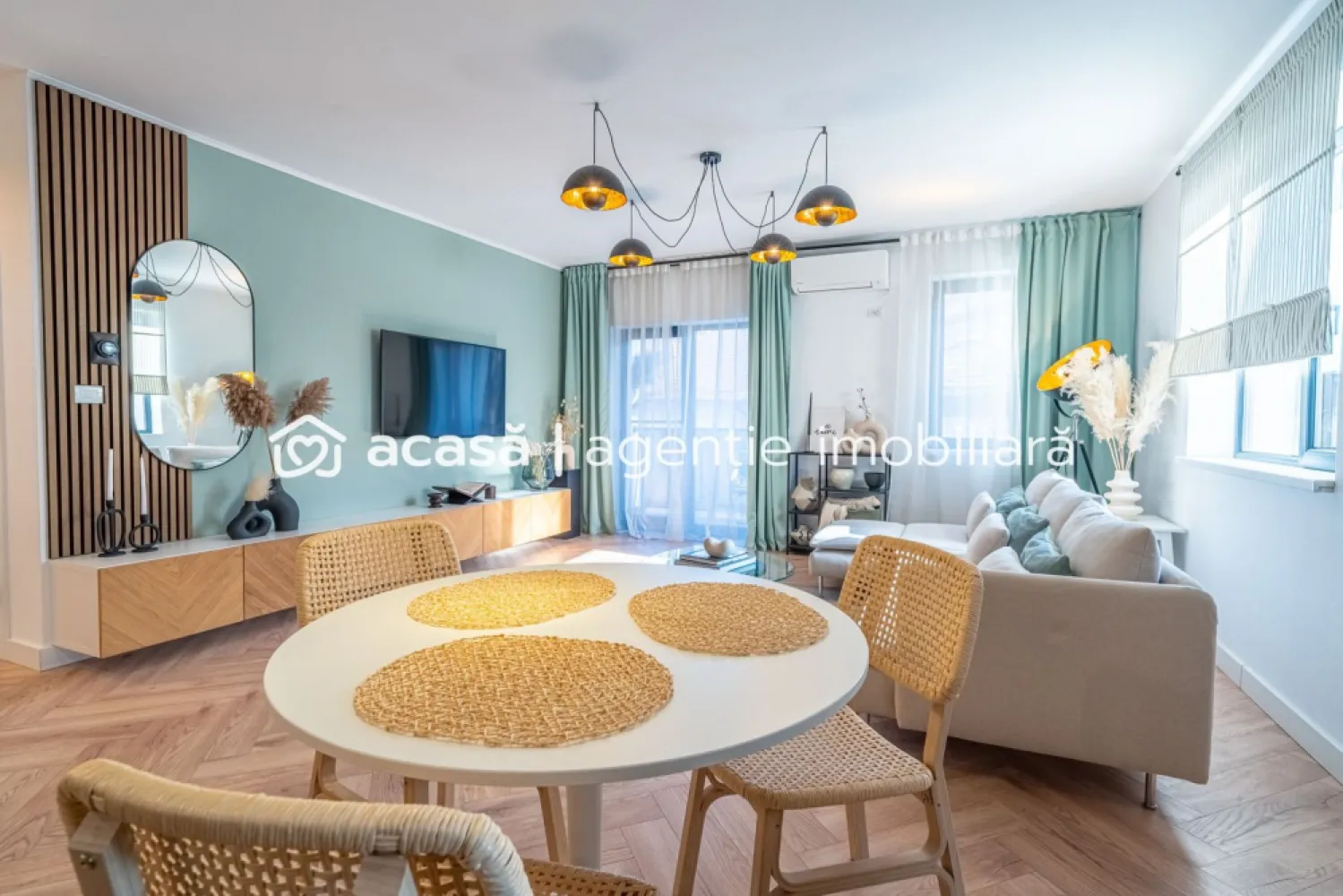 Apartament amenajat complet, ideal pentru familie sau investiție. - APARTAMENT 2 CAMERE | ZONĂ ULTRACENTRALĂ ARAD Strada Cozia, în imediata apropiere a Teatrului Ioan Slavici, Piata Avram Iancu. Un apartament într-un bloc nou, amenajat impecabil, gândit pentru cei care vor calitate, poziție și valoare pe termen lung. • 2 camere, compartimentare practică • Etaj 2 din 4, cu ascensor • Bloc nou, construit după standarde actuale • Amenajat premium, cu atenție maximă la detalii • Zonă excelentă – aproape de școli și Bulevardul Revoluției • Ideal atât pentru locuire, cât și pentru închiriere imediată Perfect pentru o familie tânără cu pretenții, aflată la început de drum, sau pentru un investitor care caută o proprietate sigură, ușor de închiriat în regim hotelier sau pe termen lung, într-una dintre cele mai accesibile zone din Arad. Sună acum pentru detalii și programarea unei vizionări. 📞 Andrei Caracioni 0757 662 907 🔹 Proprietatea este scoasă pentru prima dată la vânzare pe piață 🔹 Comision 0% pentru cumpărător. Cod proprietate: CP2862056 }}