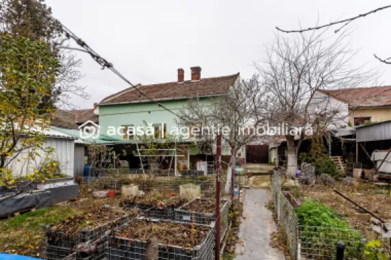 Casă în zonă liniștită, lângă Malul Mureșului cu 750 mp de teren