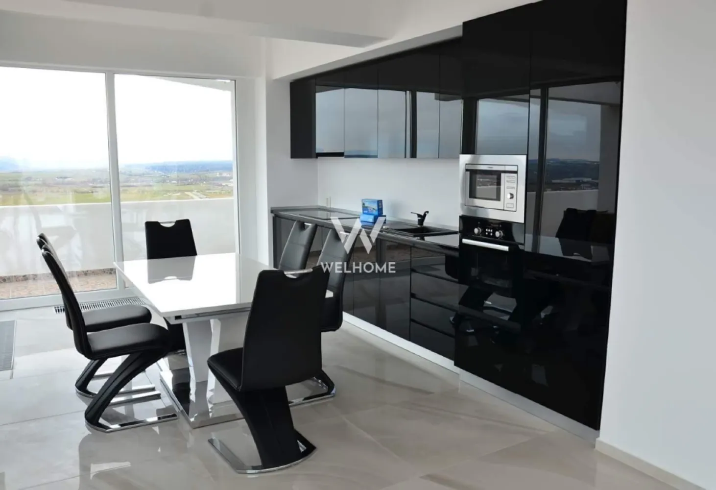 Penthouse de vanzare, 260 mp, Sibiu - Descoperă un penthouse exclusivist situat la etajul 17, în una dintre cele mai căutate zone ale Sibiului – Zona Mihai Viteazu. Această proprietate impresionantă îmbină eleganța, confortul și rafinamentul, fiind alegerea ideală pentru cei care își doresc un stil de viață premium, într-o locație excelentă. Cu o suprafață utilă generoasă de 260 mp și o terasă spectaculoasă de 40 mp, penthouse-ul oferă spații ample, luminoase și o priveliște panoramică deosebită asupra orașului. Apartamentul este compartimentat inteligent și dispune de 3 camere, dintre care 2 dormitoare imense, o bucătărie complet echipată și 2 băi moderne, amenajate la standarde superioare. Proprietatea se vinde complet mobilată și utilată, fiecare detaliu fiind ales cu atenție pentru a oferi un ambient sofisticat și confort maxim. Finisajele de lux, materialele premium, mobilierul de calitate superioară și electrocasnicele moderne transformă acest penthouse într-o locuință exclusivistă, pregătită pentru mutare imediată. Zona Mihai Viteazu este recunoscută pentru accesul rapid către principalele puncte de interes ale orașului: centre comerciale, școli, restaurante, clinici, spații verzi și mijloace de transport în comun. Poziționarea excelentă oferă atât liniște și confort, cât și conectivitate rapidă către centrul orașului și zonele de business, făcând din această proprietate o investiție sigură și valoroasă. Acest penthouse reprezintă o oportunitate rară pe piața imobiliară din Sibiu – un apartament de lux, spațios, elegant și situat într-o zonă premium, ideal atât pentru locuire, cât și pentru investiție. Pret: 260.000 euro, negociabil Detalii si vizionare: 0740066818, Cristina }}