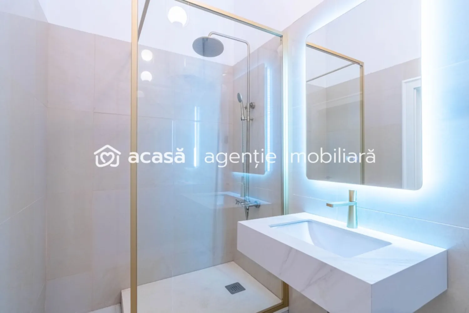 Apartament 2 camere parter înalt, amenajat complet.