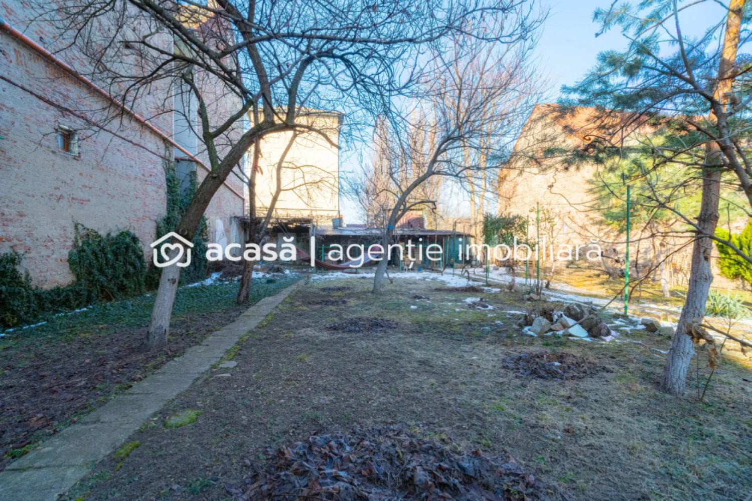 Apartament 2 camere parter înalt, amenajat complet.