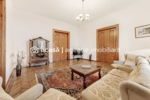 Bijuterie arhitecturală cu istorie. Confort modern, Ultracentral.