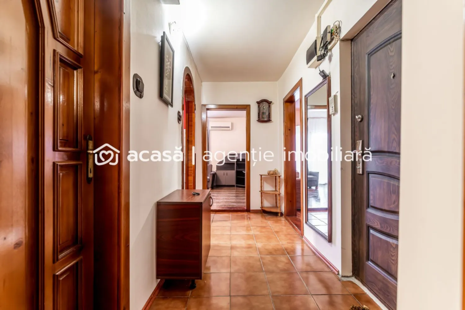 Apartament 3 camere,3 balcoane, lângă Malul Mureșului - Vă prezentăm un apartament bine poziționat, cu 3 camere decomandate, situat la etajul 3/4, într-un imobil amplasat într-o zonă rezidențială stabilă - Cartier Alfa, Arad Preț de listare: 82.500 € | COMISION 0% Contact: Sebastian Nica 0722252639 Avantaje principale: - Trei balcoane: două închise, unul deschis - Luminozitate naturală excelentă - Compartimentare eficientă, ideală pentru familie - Proximitate față de malul Mureșului și Lunca Mureșului - Acces facil la mijloace de transport și facilități urbane Proprietatea este potrivită atât pentru locuire, cât și pentru investiție. Preț de listare: 82.500 € 📞 Sebastian Nica – 0722252639 Nu dispui de toată suma? Te ajutăm noi gratuit! Îți obținem oferte de la 16 bănci. Ai o proprietate de vânzare în Arad și vrei să știi cât valorează cu adevărat? Sună-mă pentru o evaluare gratuită, fără obligații. Birou: ACASĂ | Agenție imobiliară Arad Bulevardul Decebal 2, Arad 310133 }}