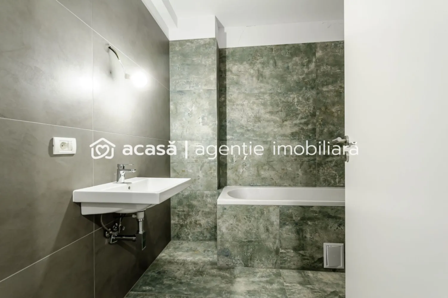 XCity Towers: 3 camere modern, etaj 2, living generos