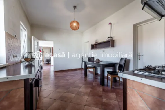 Casa ideală pentru familie: școală la 3 min + anexă pentru bunici