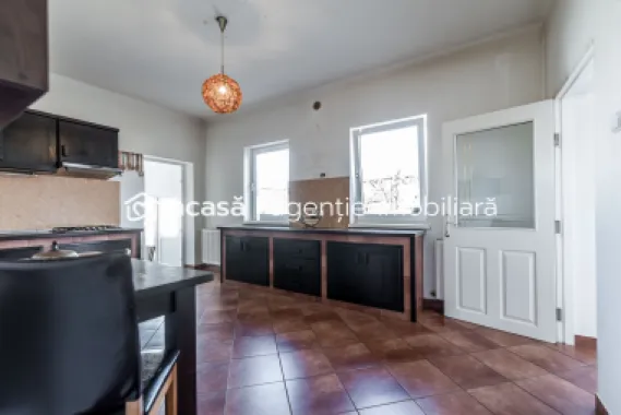 Casa ideală pentru familie: școală la 3 min + anexă pentru bunici