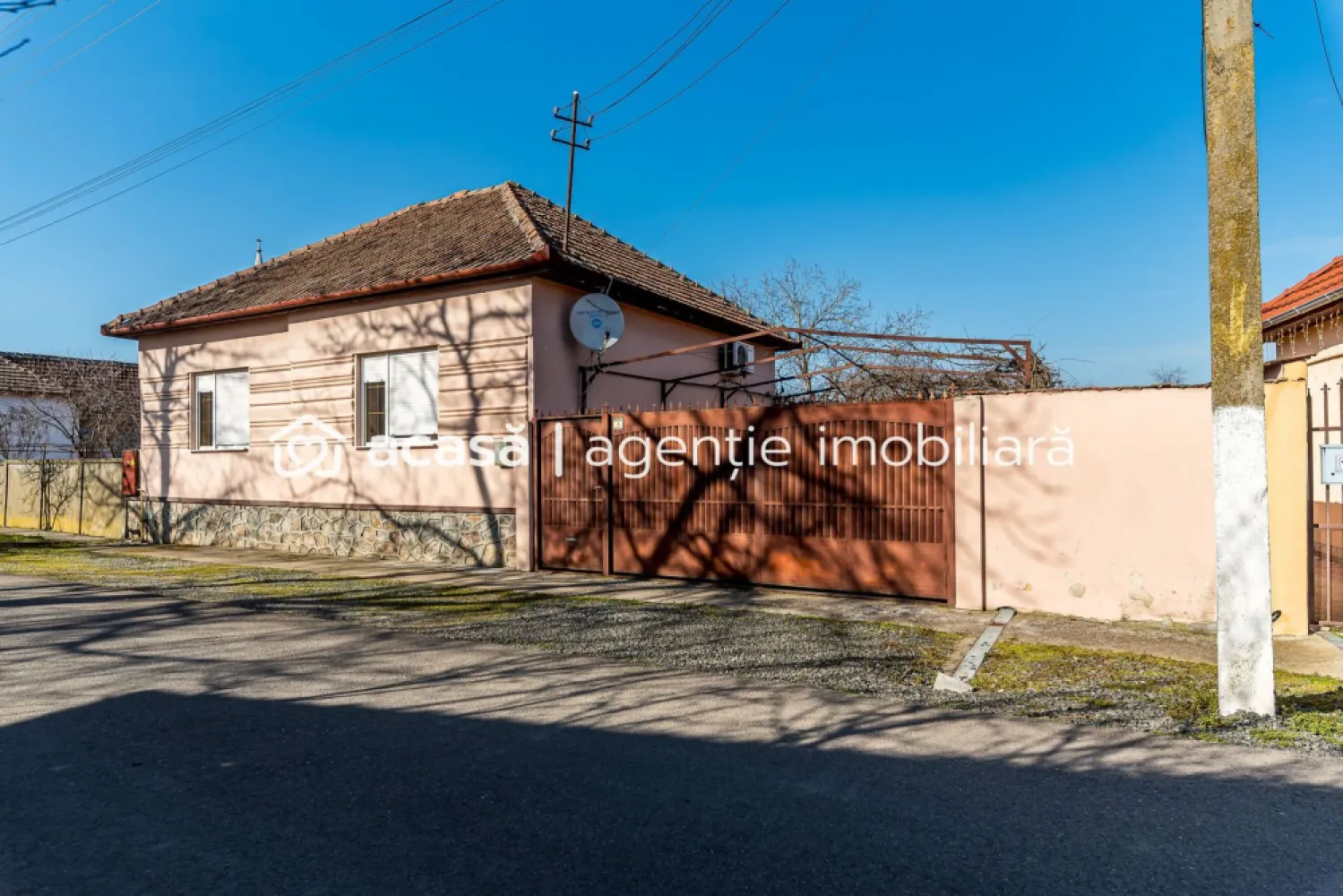 Casa ideală pentru familie: școală la 3 min + anexă pentru bunici