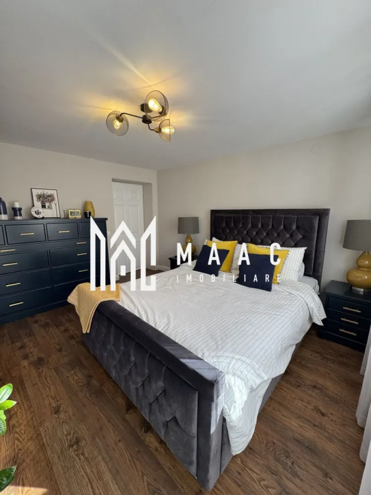 Vand | Casă britanică într-o zonă liniștită | 1000mp Teren | Puasesti-Olanesti - MAAC Imobiliare – Casă elegantă în stil britanic, 240 mp utili, teren 1.000 mp – situată la 6 km de Băile Olănești și 15 km de Râmnicu Vâlcea MAAC Imobiliare vă propune spre vânzare o proprietate cu adevărat deosebită: o casă spațioasă, luminoasă și foarte primitoare, realizată în autentic stil britanic, cu finisaje calde și mobilier din lemn masiv, care creează o atmosferă elegantă și familiară. Proprietatea are 240 mp utili, o compartimentare excelentă și un teren generos de 1.000 mp, oferind intimitate și confort într-o zonă liniștită și ușor accesibilă. Parter – spații largi și funcționale Living generos cu zonă de relaxare Dining luminos, ideal pentru mesele în familie Bucătărie închisă Dormitor ce poate fi folosit și ca birou Baie Debara pentru depozitare Etaj – zona de noapte 4 dormitoare spațioase, fiecare cu dressing Baie mare Debarale suplimentare, perfecte pentru organizare Teren și poziționare 1.000 mp de teren, ideal pentru grădină, spațiu verde sau zonă de relaxare Acces facil către: Băile Olănești – 6 km Râmnicu Vâlcea – 15 km Un cămin cald și elegant Incalzire : Centrala Gaz Proprie , Sistem Panouri fotovoltaice 11 kw Mobilierul din lemn masiv, compartimentarea bine gândită și arhitectura britanică transformă această casă într-o locuință cu personalitate, perfectă pentru cei care caută confort și rafinament. CP2815421 }}