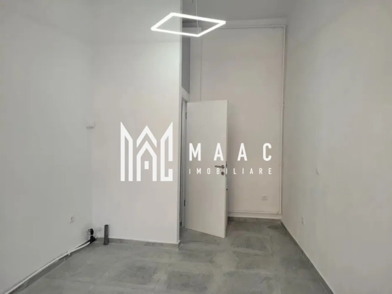 Spatiu comercial | Central | 17 MPU - Maac imobiliare va propune spre inchiriere un spatiu comercial cochet cu o suprafata de 17 MPU, ideal pentru o afacere micuta aflata la inceput de drum. Spatiu beneficiaza de baie cu materiale calitative. Aflat intr-o zona cu trafic intens, spatiu comercial, poate atrage potentiali clienti pentru afacerea ta. Disponibil de la 1 ianuarie 2026 Conditii de inchiriere: Se percepe o garantie in coantumul unei chirii lunare. Pentru mai multe detalii si programarea unei vizionari contactati Maac imobiliare, specificand: CP2815211 }}