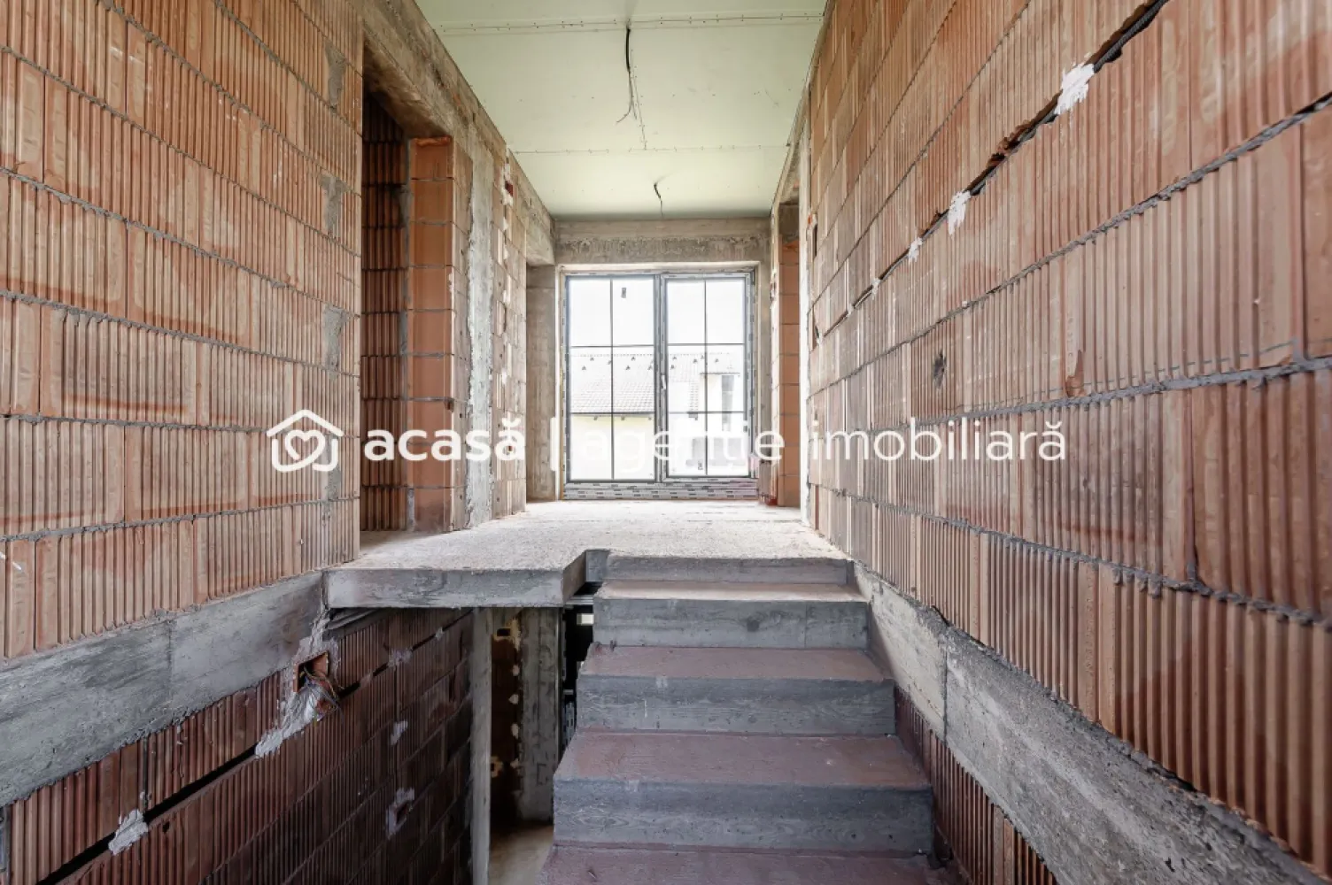 Casă nouă, parțial finalizată – Str. Constituției, Aradul Nou