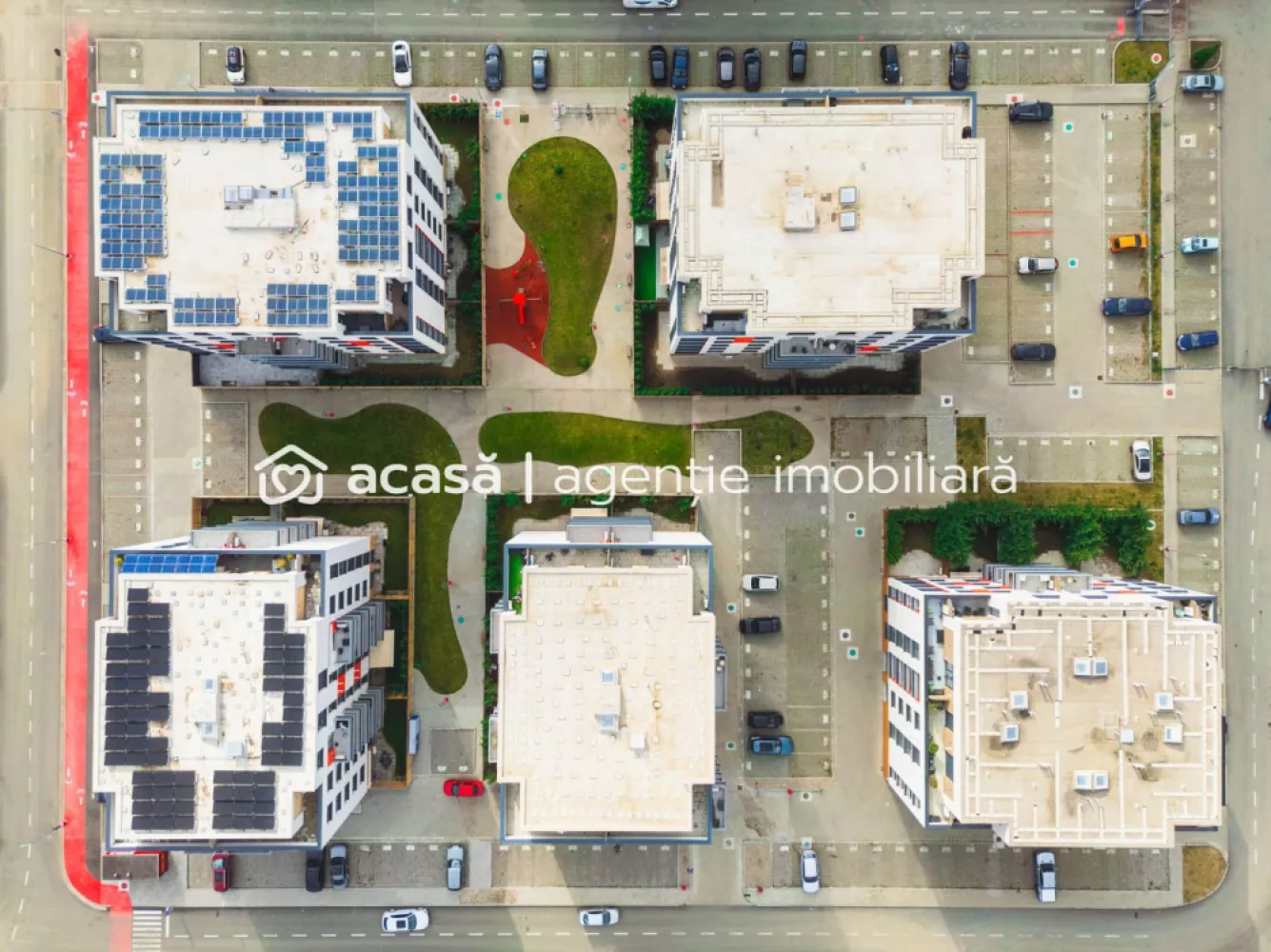 Apartament cu 2 camere „ușor de închiriat” în Arad? Da! Ared City! - Când investești, contează 3 lucruri: zona, calitatea construcției și eficiența costurilor. R39 din ARED City le bifează pe toate, într-una dintre cele mai căutate poziții: Calea Aurel Vlaicu, între Atrium Mall și stadion. 2 camere | 40 mp utili + balcon 6 mp Bloc nou în construcție (R39) Finalizare estimată: noiembrie 2026 Preț: 77.259 EUR + TVA Avantajele care cresc cererea la închiriere: ✅ NZEB = cheltuieli mici, atractiv pentru chiriași ✅ Încălzire în pardoseală + centrală proprie = confort premium ✅ Tripan + izolație = liniște, eficiență ✅ Acces controlat, videointerfon, lift modern ✅ Parcare inclusă (și opțiune de parcare dublă cu elevator – diferențiator rar) 🌳 Despre ARED City – locație și facilități: Complex rezidențial nou, întins pe ~20 ha, cu spații verzi generoase și zone de relaxare ⚠️ Pozele sunt cu titlu ilustrativ. 📞 Scrie-mi acum, sau sună-mă, și îți trimit disponibilitățile! Fără Agenții! Fără Comision! Achiziție direct de la dezvoltator! Sunt Mihai Molnar, consultant ARED și am numărul de telefon: 0761 899 230 #weareared #aredcity #ared #molnar #imobiliarearad }}
