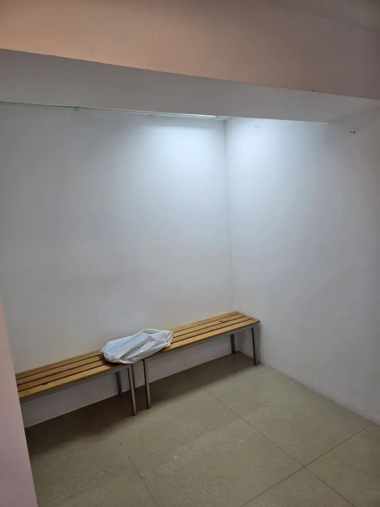 Spațiu comercial de vânzare – Complex Vega, strada Tecuci - Vă oferim oportunitatea de a achiziționa un spațiu comercial situat în zona IC FRIMU, lângă complexul Central Park, o locație excelentă pentru afacerea dumneavoastră! Detalii proprietate: Locație: IC FRIMU, lângă Complex Central Park Suprafață totală: 97 mp Compartimentare: 4 încăperi separate, 2 intrări, 2 grupuri sanitare Construcție: din 2010, bine întreținută, ușor adaptabilă pentru diverse activități Acces: Facil și securizat, intrare în complex securizată, zonă ușor de identificat Potrivit pentru: Cabinete medicale (de exemplu, stomatologie) și alte activități medicale Birouri și firme de servicii Investiție (posibilitate de închiriere) Preț de vânzare: 145.000 euro (negociabil) Această proprietate reprezintă o oportunitate excelentă pentru dezvoltarea afacerii tale sau o investiție sigură într-o locație strategică! Oferta intermediată de agenția imobiliară Mag Invest. Comision de tranzacționare: 1,5% + TVA Pentru detalii și programări, ne puteți contacta la telefon: 0746.252.252 – Liliana Ene, consilier imobiliar Mag Invest. }}