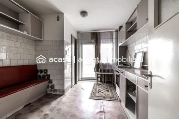 Apartament spatios in centrul orasului Chisineu Cris