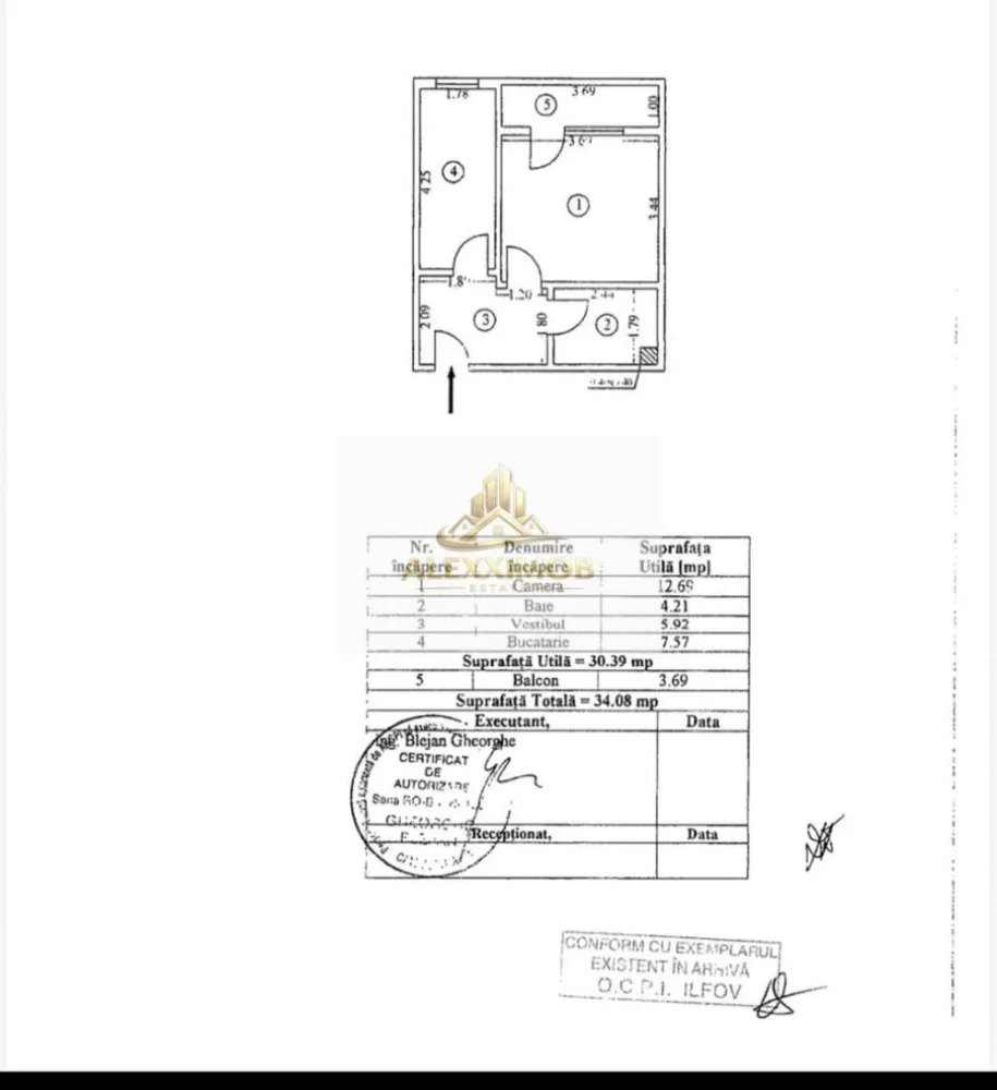 Garsoniera de Vanzare - zona Paraul Rece - 35 MP - Va propun spre vanzare o garsonieră decomandată, complet mobilată și utilată – gata de mutare | Popești-Leordeni.

Preț: 59.000 €
Suprafață utilă: 35 mp
Compartimentare: Decomandată
Etaj: Parter înalt, într-un imobil P+4

Descoperă o garsonieră elegantă și bine compartimentată, ideală atât pentru locuit, cât și pentru investiție. Cu o suprafață utilă de 34 mp și balcon, proprietatea oferă un spațiu confortabil, luminos și eficient organizat.

Locuința se vinde complet mobilată și utilată, fiind pregătită pentru mutare imediată, fără investiții suplimentare. Amenajarea este realizată într-un stil modern și armonios, care creează o atmosferă plăcută și primitoare.

Dotări și beneficii:

Compartimentare decomandată
Centrală termică proprie
Aer condiționat
Mobilier și electrocasnice incluse
Balcon
Parter înalt
Bloc cu regim redus de înălțime (P+4)

Parcare - cota indiviza

Imobilul este situat într-o zonă liniștită și apreciată din Popești-Leordeni, cu acces facil către mijloace de transport, centre comerciale, magazine și alte puncte de interes, oferind un echilibru excelent între confort și accesibilitate.

Această proprietate reprezintă o alegere potrivită pentru cei care își doresc un cămin gata pregătit sau o investiție cu potențial foarte bun de închiriere.

ALEXXIMOB ESTATE - TELEFON : 0751454742

COMISION 1000 e.