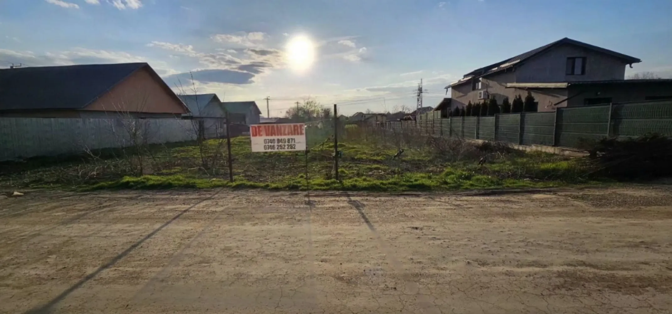 Teren intravilan Vanatori, 705 m.p. - Se oferă spre vânzare un teren intravilan situat în Comuna Vânători, județul Galați, la doar 10 km de oraș. Terenul are o suprafață de 705 mp și se află pe strada Crinului, o stradă asfaltată, cu utilitățile la limita proprietății, fiind pregătit pentru construcții. Deschiderea terenului este de 15 ml, fiind liber de construcții, ceea ce facilitează dezvoltarea proiectului dorit. Situația juridică este clară, iar actele sunt pregătite pentru vânzare, simplificând procesul de tranzacție. Prețul de tranzacționare este de 55 euro/mp, negociabil. Comisionul agenției este de 2% plus TVA. Această ofertă este în exclusivitate în portofoliul Mag Invest! Pentru mai multe informații sau pentru programarea unei vizionări, vă rugăm să contactați pe Marian Ene, consilier imobiliar Mag Invest, la telefon 0740.949.871. }}