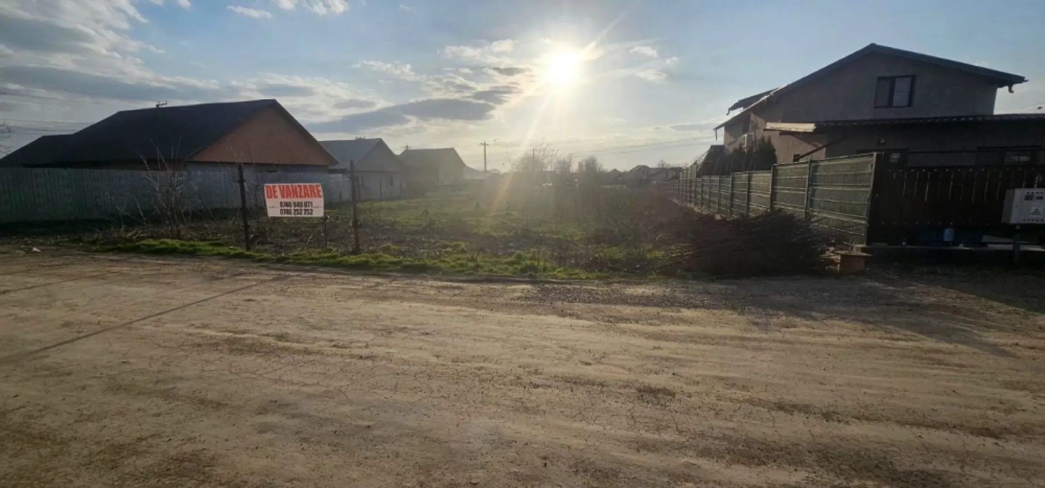 Teren intravilan Vanatori, 705 m.p. - Se oferă spre vânzare un teren intravilan situat în Comuna Vânători, județul Galați, la doar 10 km de oraș. Terenul are o suprafață de 705 mp și se află pe strada Crinului, o stradă asfaltată, cu utilitățile la limita proprietății, fiind pregătit pentru construcții. Deschiderea terenului este de 15 ml, fiind liber de construcții, ceea ce facilitează dezvoltarea proiectului dorit. Situația juridică este clară, iar actele sunt pregătite pentru vânzare, simplificând procesul de tranzacție. Prețul de tranzacționare este de 55 euro/mp, negociabil. Comisionul agenției este de 2% plus TVA. Această ofertă este în exclusivitate în portofoliul Mag Invest! Pentru mai multe informații sau pentru programarea unei vizionări, vă rugăm să contactați pe Marian Ene, consilier imobiliar Mag Invest, la telefon 0740.949.871. }}