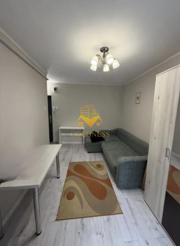 Garsoniera, moderna, Gheorgheni Zona Nicolae Titulescu, Interservisan - GOLDNESS Imobiliare vă propune spre închiriere o garsoniera complet mobilata și utilata, la Parter într-un imobil de 4 etaje, în Cartierul Gheorgheni. Posibilitate de parcare in zona! Se află în apropierea stațiilor de transport în comun, magazine, restaurante, spații verzi, farmacii, etc. Garsoniera este compartimentat astfel: - dormitor cu canapea extensibila, dulap pentru haine, loc de luat masa -bucatarie complet mobilata, utilata - baie cu cabina de dus, calorifer port prosop și dulap pentru depozitare. Imobilul este dotat cu toate cele necesare- centrală proprie, frigider, aragaz, hotă, mașină de spălat haine, etc. Dacă sunteți interesați de acest apartament și doriți să îl vizionați, dar și pentru alte oferte nu ezitați să ne contactați telefonic sau prin e-mail. Vă stăm la dispoziție! Pentru intermediere se percepe un comision de 50% din prețul chiriei! }}