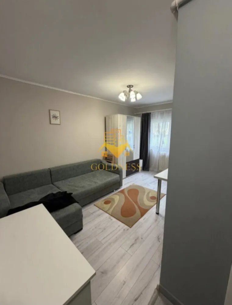 Garsoniera, moderna, Gheorgheni Zona Nicolae Titulescu, Interservisan - GOLDNESS Imobiliare vă propune spre închiriere o garsoniera complet mobilata și utilata, la Parter într-un imobil de 4 etaje, în Cartierul Gheorgheni. Posibilitate de parcare in zona! Se află în apropierea stațiilor de transport în comun, magazine, restaurante, spații verzi, farmacii, etc. Garsoniera este compartimentat astfel: - dormitor cu canapea extensibila, dulap pentru haine, loc de luat masa -bucatarie complet mobilata, utilata - baie cu cabina de dus, calorifer port prosop și dulap pentru depozitare. Imobilul este dotat cu toate cele necesare- centrală proprie, frigider, aragaz, hotă, mașină de spălat haine, etc. Dacă sunteți interesați de acest apartament și doriți să îl vizionați, dar și pentru alte oferte nu ezitați să ne contactați telefonic sau prin e-mail. Vă stăm la dispoziție! Pentru intermediere se percepe un comision de 50% din prețul chiriei! }}