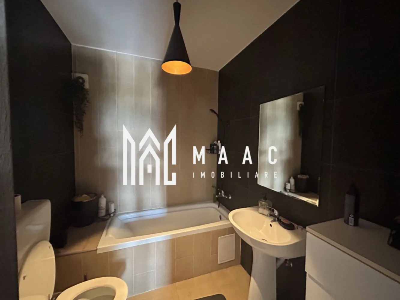 Penthouse 3 Camere I Modern I Terasa 70mp I Magnolia - Se vinde un penthouse spațios și bine compartimentat, cu o suprafață utilă de 66 mp și o terasă impresionantă de 70 mp, situat într-o zonă liniștită, modernă și foarte apreciată. Apartamentul se remarcă prin luminozitate, intimitate, vedere panoramică și un design interior practic, fiind ideal atât ca locuință, cât și ca investiție. Compartimentare: • Living generos, cu acces direct la terasa de 70 mp, un spațiu excelent pentru relaxare sau socializare. • Bucătărie închisă, complet mobilată și utilată, cu mobilier pe comandă, electrocasnice moderne și zonă de depozitare. • 2 dormitoare bine proporționate, potrivite pentru familie, birou sau cameră de oaspeți. • 2 băi, amenajate modern, una dintre ele putând fi matrimonială sau de serviciu, în funcție de compartimentarea exactă. • Terasă de 70 mp, un spațiu exterior rar întâlnit, ideal pentru dining, grădină urbană, zonă de relaxare, jacuzzi sau amenajări decorative. Terasa oferă intimitate și vedere panoramică asupra împrejurimilor. Dotări și avantaje interioare: • Apartamentul se vinde complet mobilat și utilat, cu mobilier modern și electrocasnice în stare foarte bună. • Finisaje de calitate și o compartimentare eficientă, potrivită atât pentru familie, cât și pentru investiție. • Living luminos, spațios și bine organizat. • Dormitoare aerisite, cu posibilitate de mobilare variată. • Bucătărie închisă – foarte apreciată pentru separarea zonelor de zi. Facilități ale imobilului: • Lift modern, cu acces direct către nivelul penthouse-ului. • Loc de parcare inclus în preț, un beneficiu esențial în zonă. • Spații comune curate și bine întreținute, administrare serioasă și acces controlat. Avantaje ale zonei Magnolia: • Cartier rezidențial sigur, liniștit și bine organizat. • Aproape de supermarketuri, magazine, farmacii, școli și transport public. • Acces rapid către zone verzi și spații de recreere. Pentru informații si vizionări:ID: CP2814908 }}