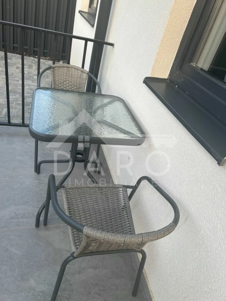 Apartament 2 camere bloc NOU -Livezeni, spital EMIL PALADE,HIPERBARA - 🏡 Apartament de închiriat 2 camere | Bloc NOU | Curte proprie | Livezeni | Prima închiriere | 53 mp 🔥 ✨ Descriere: Se oferă spre închiriere un apartament NOU cu 2 camere, situat în Livezeni, în apropiere de Spitalul Emil Palade / Hiperbara, într-o zonă liniștită și în plină dezvoltare. 👉 Prima închiriere – totul este nou, pregătit pentru primul chiriaș 🏠 Detalii: • Suprafață utilă: 53 mp • Compartimentare: decomandat • Etaj: parter • Curte proprie 🌿 • Loc de parcare inclus 🚗 🛋️ Compartimentare: • living • bucătărie • dormitor • baie • hol 💎 Dotări premium (TOATE NOI): ✔ mobilă modernă, de calitate ✔ mașină de spălat vase ✔ mașină de spălat rufe + uscător ✔ plită electrică ✔ cuptor electric ✔ cuptor cu microunde ✔ frigider ✔ TV ✔ aspirator 🌟 Avantaje: ✔ curte proprie – ideală pentru relaxare ✔ finisaje moderne ✔ baie elegantă ✔ camere luminoase și spațioase ✔ zonă liniștită 💰 Preț: (completezi tu dacă vrei) €/lună 📞 Detalii și vizionări: Coman Maria – 0749 535 729 🤝 Proprietate promovată prin Daro Imobiliare 🥝 Te gândești să îți cumperi propriul apartament? Prin Kiwi Finance beneficiezi de: ✔ consultanță GRATUITĂ ✔ oferte de la peste 12 bănci ✔ suport complet până la obținerea creditului 🔥 #hashtaguri: #inchiriere #livezeni #apartamentnou #primaînchiriere #curteproprie #targumures #imobiliare #daroimobiliare #kiwifinance }}