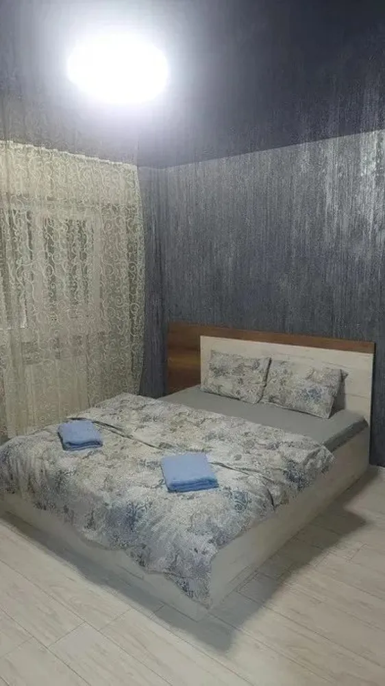 Închiriez apartament 1 cameră, Mazepa 1, bloc Salcia, parter, 300 euro - Se ofera spre inchiriere apartament cu 1 cameră ,Mazepa 1, bloc Salcia, parter, mobilat și utilat complet. Pretul chiriei este de 300 euro pe luna. La semnarea contractului se mai achita garantie de 300 euro si comisionul agentiei imobiliare. Locuinta este complet mobilata si utilata fiind ideala pentru o persoana sau un cuplu. Apartamentul dispune de toate utilitatile necesare pentru un trai confortabil. Pentru detalii sau programarea unei vizionari apelati 0746252252 Liliana Ene. }}