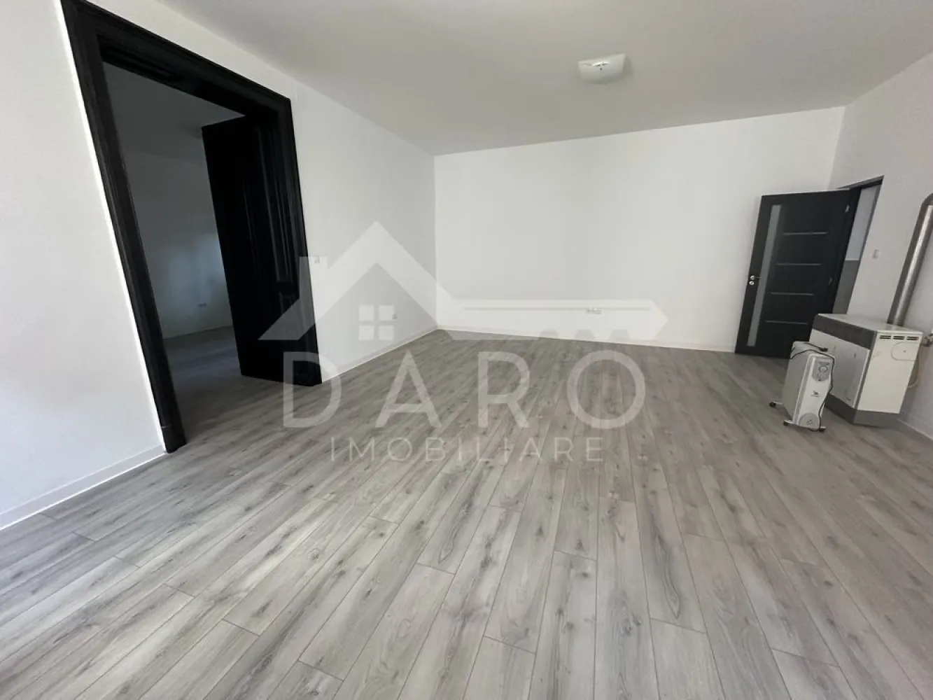 🏢🔥 BIROU MODERN ÎN TÂRGU MUREȘ - 🏢🔥 BIROU MODERN ÎN TÂRGU MUREȘ – PERFECT PENTRU NOTARIAT / BUSINESS! 🔥🏢 📍 Târgu Mureș – zonă aproape de centru 💥 Dacă îți dorești un spațiu profesional, elegant și gata de lucru… acesta este pentru tine! 📐 65 mp utili 💰 700 € / lună 🏢 Compartimentare: ✔ 2 camere spațioase ✔ baie complet utilată ✨ Avantaje: ✔ proaspăt renovat ✔ finisaje moderne, de calitate ✔ spațiu luminos și aerisit ✔ ideal pentru: notariat, birou avocatură, contabilitate sau alte activități office ✔ locație excelentă – aproape de centrul orașului 💼 Un spațiu care transmite profesionalism și încredere clienților tăi! 📞 Sună ACUM pentru vizionare: 📲 0749 535 729 💬 Scrie-mi „BIROU” în privat și îți trimit toate detaliile! 💡 Te gândești să-ți cumperi propriul spațiu în loc de chirie? Prin Kiwi Finance beneficiezi de: ✔ analiză GRATUITĂ a eligibilității ✔ acces la oferte de la peste 12 bănci ✔ negocierea dobânzii în favoarea ta ✔ suport complet până la semnare }}