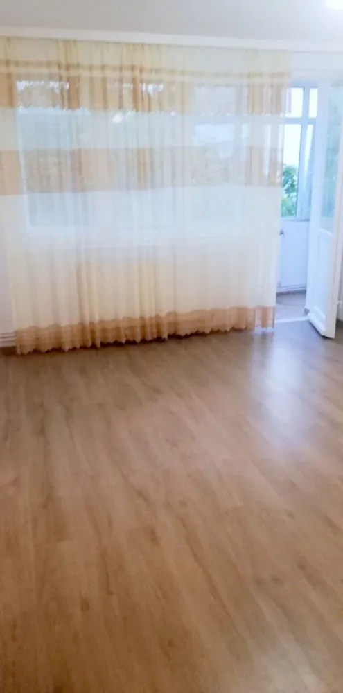 De inchiriat apartament 2 camere nemobilat, Micro 16, 1400 lei