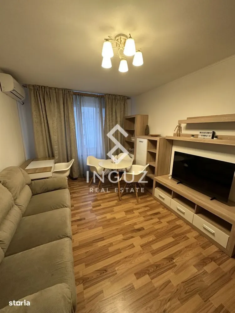 Apartament 3 camere de închiriat | Nicolae Grigorescu – Titan - Apartament 3 camere de închiriat | Nicolae Grigorescu – Titan 📍 Sector 3 – zona Titan / Nicolae Grigorescu La doar 7 minute de metrou Nicolae Grigorescu 📐 Detalii apartament: 3 camere Suprafață: 70 mp Compartimentare: decomandat Etaj: 5 / 8 Complet mobilat și utilat ⚙️ Dotări și beneficii: ✔ Aer condiționat ✔ WiFi ✔ Dressing mare pe toată lungimea holului ✔ Bucătărie complet utilată (frigider, aragaz, cuptor, mașină de spălat vase) ✔ Mașină de spălat rufe ✔ Televizoare în camere ✔ Balcon închis (extensie bucătărie) ✔ Costuri de întreținere reduse ✔ Apartament izolat (cald iarna) 📍 Localizare excelentă: 4 min – Profi 5 min – piață agroalimentară 15 min – Parcul IOR Transport: metrou, tramvai 27, autobuze 102, N111, N113, N103 Școli: 92, 112, 20 Grădinițe: 232, 241, 211 💡 Avantaje: ✔ Zonă curată și liniștită ✔ Bloc anvelopat ✔ Ideal pentru familie ✔ Acces rapid către toate punctele de interes 💰 Preț: 540 € / lună (negociabil) 💰 Garanție: 1 lună 💰 Comision: 50% 📞 +40 774 017 567 📞 +40 724 922 092 ✉️ info.inguzrealestate.com Inguz Real Estate Simplu. Rapid. Fără pierdere de timp. }}
