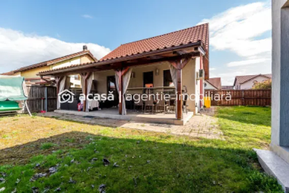 Casă 2 dormitoare în Westfield | 387 mp teren | P+M | curte + anexe