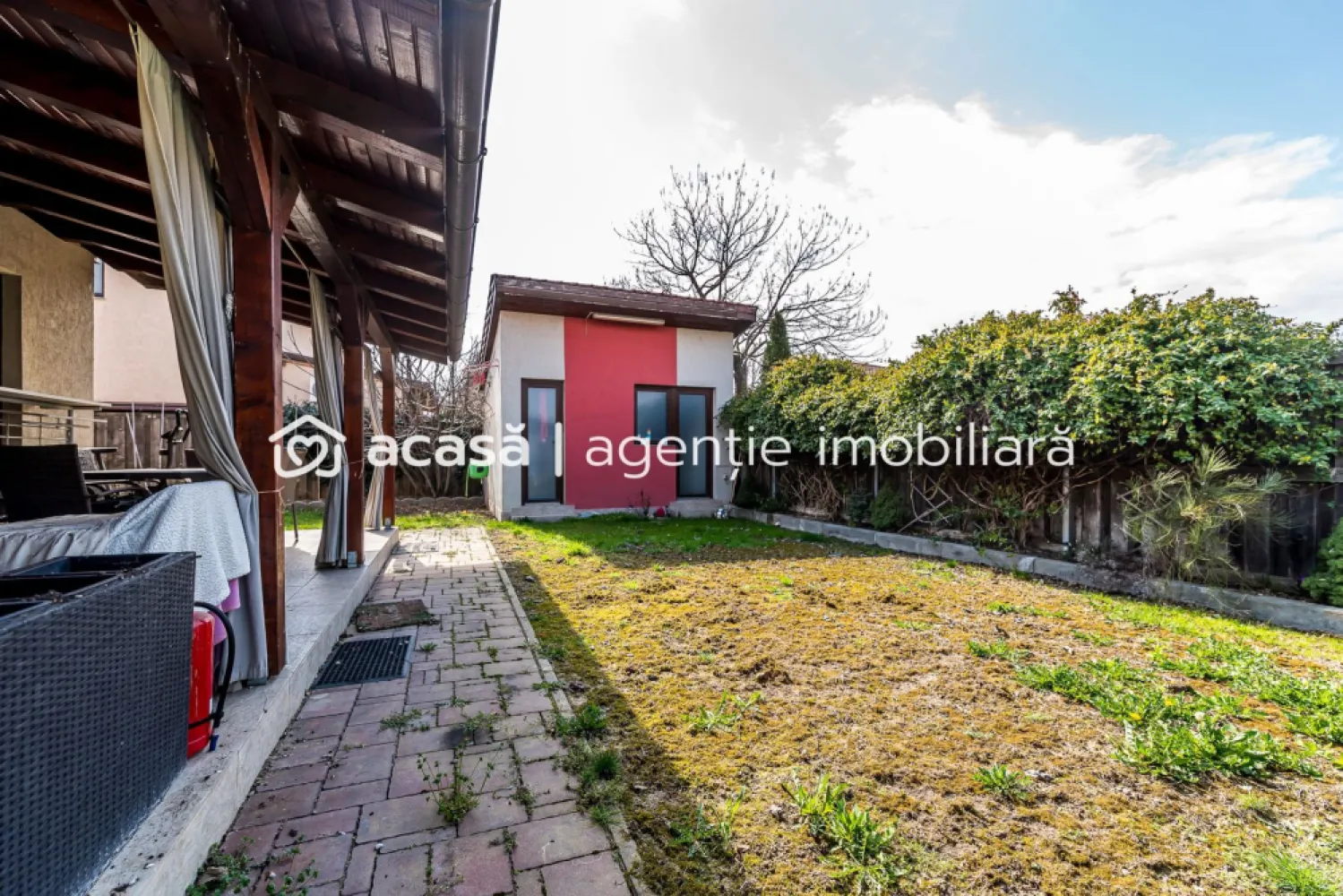 Casă 2 dormitoare în Westfield | 387 mp teren | P+M | curte + anexe