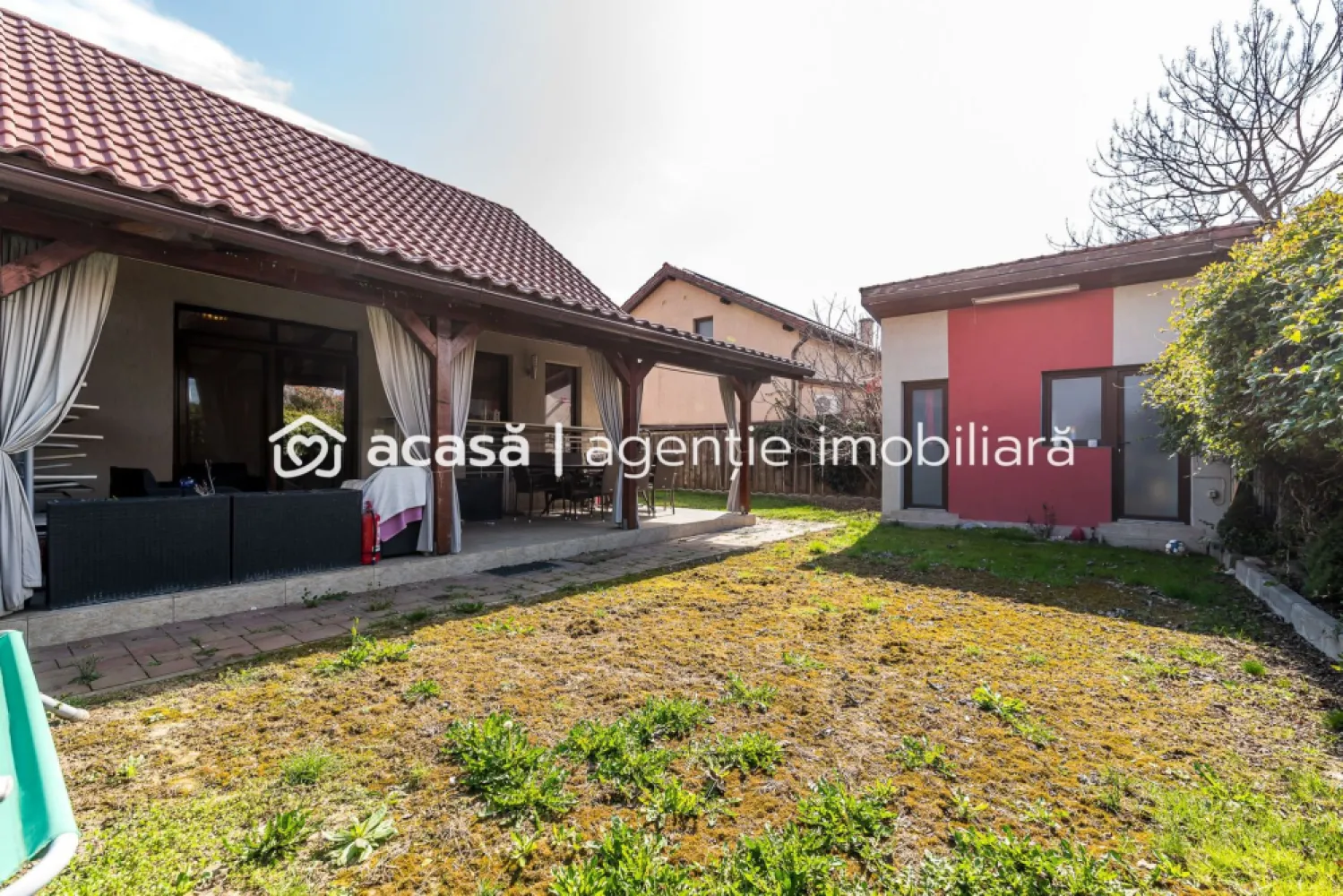 Casă 2 dormitoare în Westfield | 387 mp teren | P+M | curte + anexe