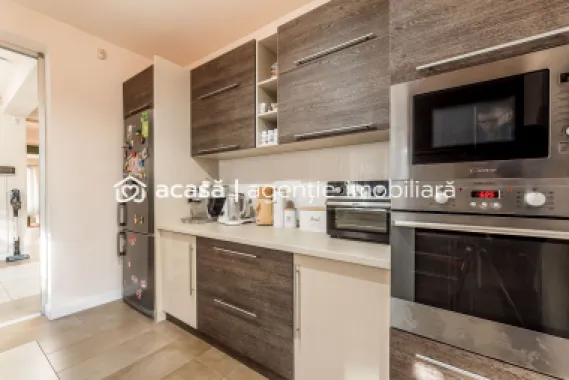 Casă SMART cu 5 camere, teren 720 mp, fotovoltaice 13 kW, Araduil Nou