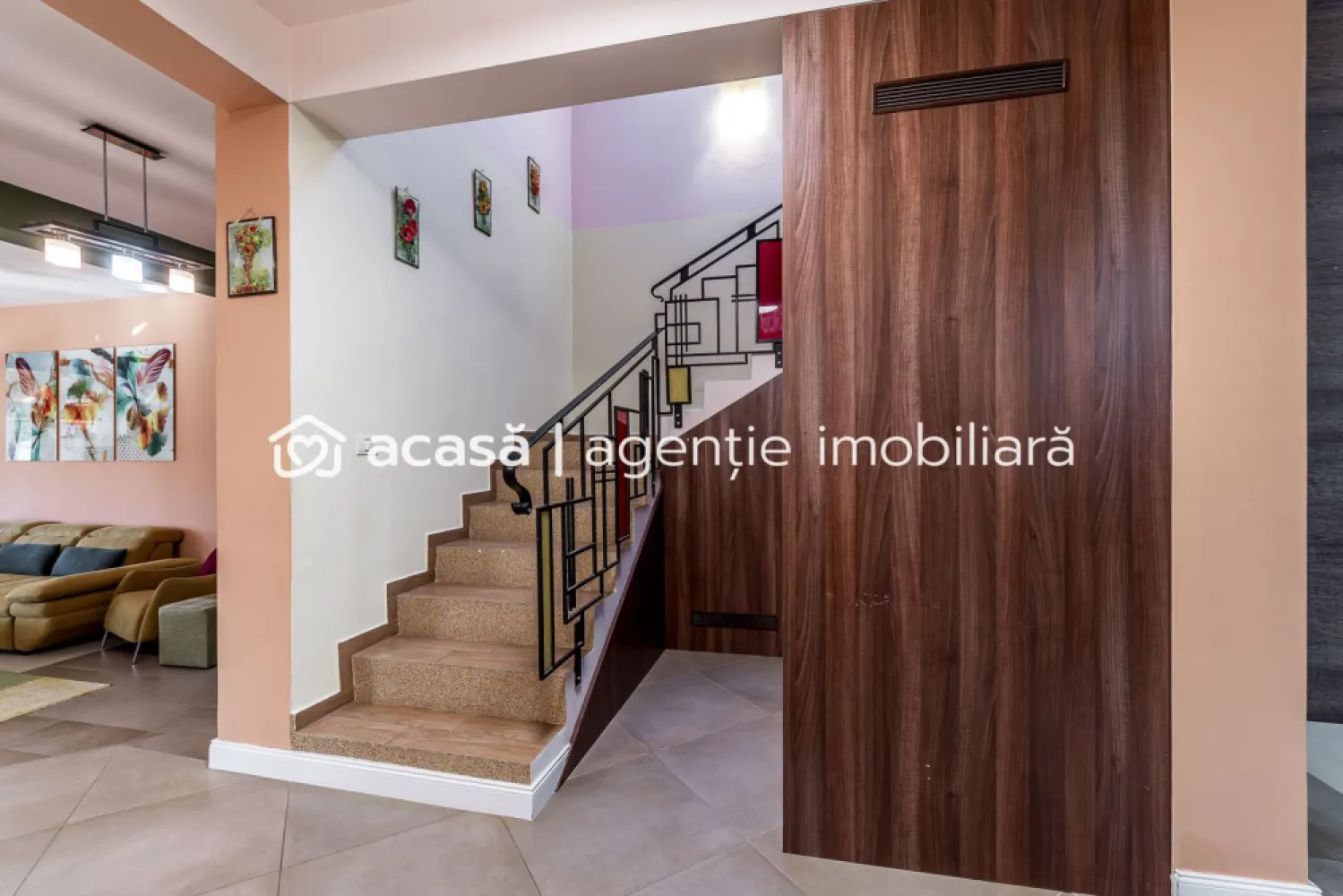 Casă SMART cu 5 camere, teren 720 mp, fotovoltaice 13 kW, Araduil Nou