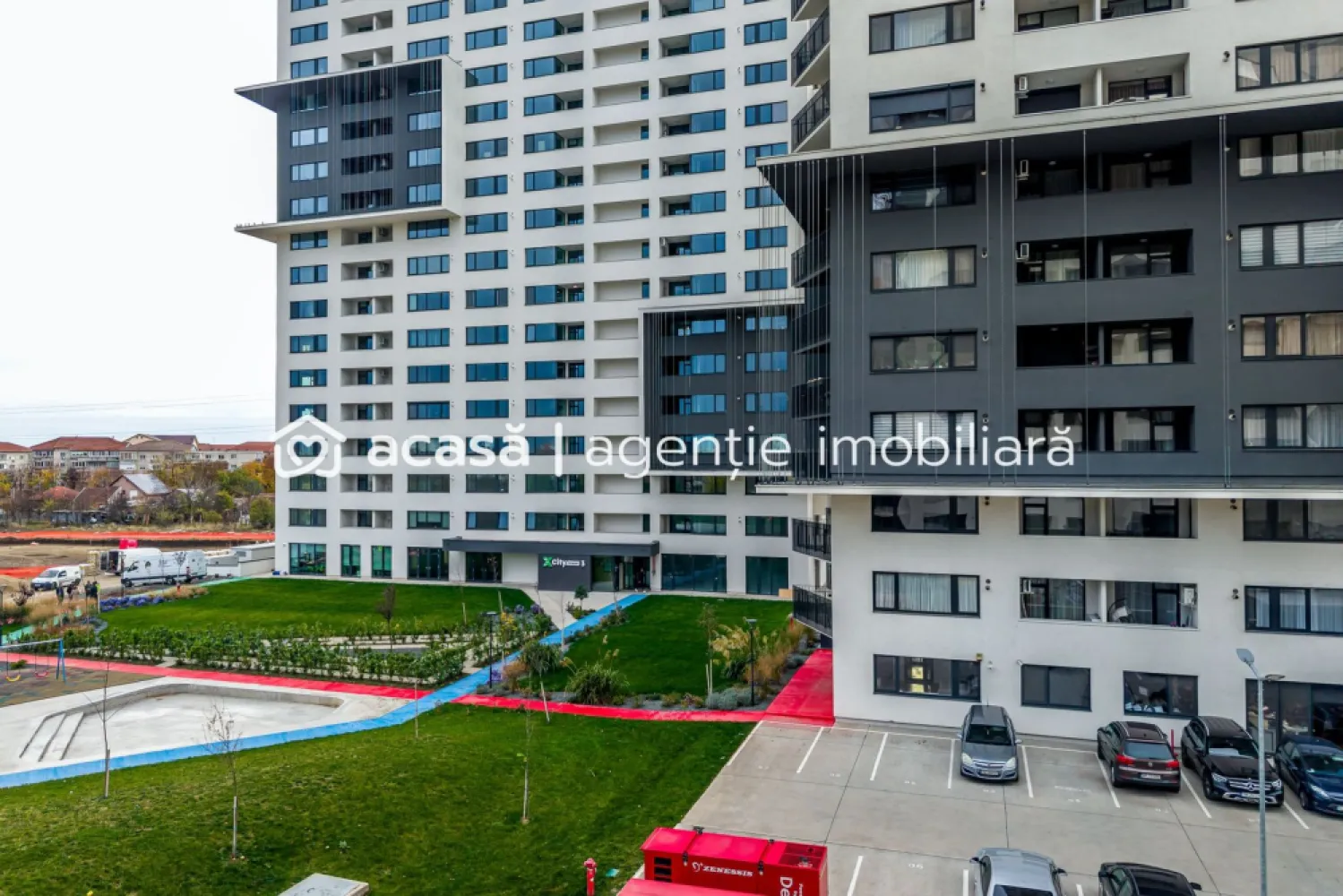 Apartament 2 camere în XCity Towers Timișoara – Parcare inclusă - 🏡 Apartament 2 camere în XCity Towers – Parcare inclusă Se oferă spre vânzare apartament modern cu 2 camere situat într-un complex rezidențial nou din Timișoara, ideal atât pentru locuit, cât și pentru investiție. Apartamentul este amplasat la etajul 1 din 11 și beneficiază de compartimentare eficientă, finisaje moderne și tehnologii actuale de confort. 📐 Detalii apartament: Suprafață utilă: 52,43 mp Compartimentare modernă și practică Etaj: 1 / 11 Apartament în construcție Apartamentul se predă finisat complet ✨ Dotări și finisaje incluse: ✔ Încălzire în pardoseală ✔ Tâmplărie aluminiu ✔ Izolație fonică performantă ✔ Ziduri duble pentru confort termic și acustic ✔ Parchet ✔ Uși interioare montate ✔ Pereți despărțitori finisați ✔ Baterii baie ✔ Obiecte sanitare complete 🚗 Beneficii suplimentare: ✔ Loc de parcare suprateran inclus în preț 🏢 Avantaje complex: Bloc nou, construit după standarde moderne Regim de înălțime P+11 Proiect rezidențial în dezvoltare, cu potențial ridicat de apreciere a valorii 💰 Preț:118.698 € + 21% TVA 📞 Pentru informații suplimentare și rezervări, nu ezitați să ne contactați. 0742267773 Andreea Szuchanszki }}