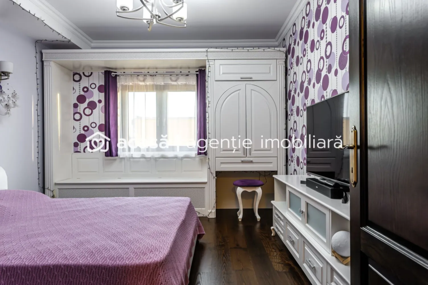 PRET NOU!!! Vilă de Lux în Grădiște