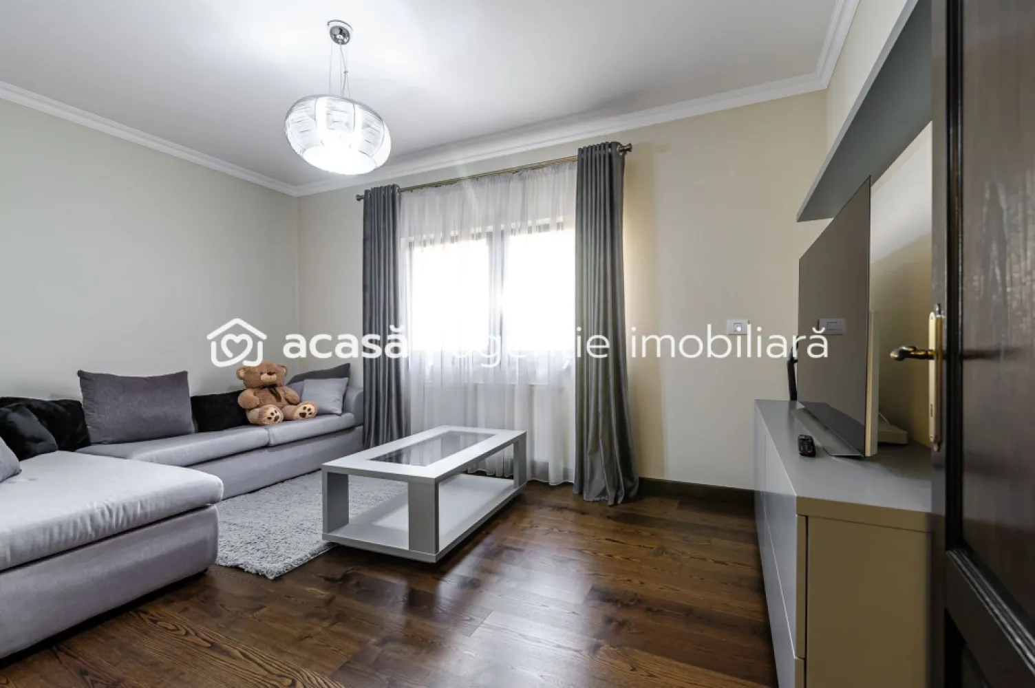 PRET NOU!!! Vilă de Lux în Grădiște