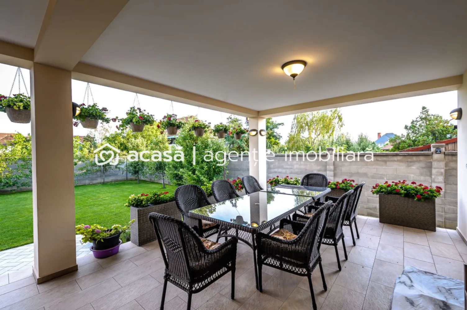 PRET NOU!!! Vilă de Lux în Grădiște