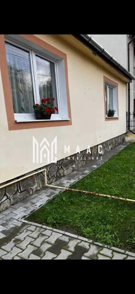 Din Octombrie 2026 I Casa de inchiriat Sibiu - Casa cu Suflet și Viitor În inima unui cartier plin de viață, stătea o casă care purta povestea a trei generații. Avea trei camere, două băi și o pivniță tăcută, unde răsuna ecoul amintirilor. Terenul de 420 de metri pătrați era o oază de liniște, cu un măr bătrân care înflorea în fiecare primăvară. Încălzirea centrală ținea departe frigul, învăluind fiecare colț în căldură, ca un braț protector. Locația era un vis: la câțiva pași se întindea un parc cu alei umbrite, perfect pentru plimbări de dimineață. Supermarketurile și restaurantele cu specific local erau la doar cinci minute, iar școlile și universitățile din apropiere umpleau cartierul de tineret și energie. Casa era mai mult decât un adăpost; era un punct de plecare spre lume. Dar această casă avea un vis mai mare. În octombrie sau noiembrie a acestui an, ea avea să se transforme. Finisajele elegante, alese cu grijă, urmau să fie așezate, iar un etaj nou urma să se ridice spre cer. Destinația? Birouri moderne, spații creative, un loc unde ideile puteau prinde zbor. Suprafața utilă avea să se dubleze, ajungând la 210 de metri pătrați, gata să primească vise și proiecte. Noul etaj nu era doar o extindere; era o promisiune. Promisiunea că vechiul și noul puteau trăi împreună, că o casă cu istorie putea deveni un colț de inspirație. În timp ce soarele asfințea peste parc, casa aștepta cu încredere transformarea, știind că, indiferent de destinul ei, va rămâne un punct de legătură între trecut și viitor, între căldura unei locuințe și energia unui spațiu de lucru. Pentru mai multe detalii precizati telefonic ca ati vazut anuntul cu ID CP2992853 }}