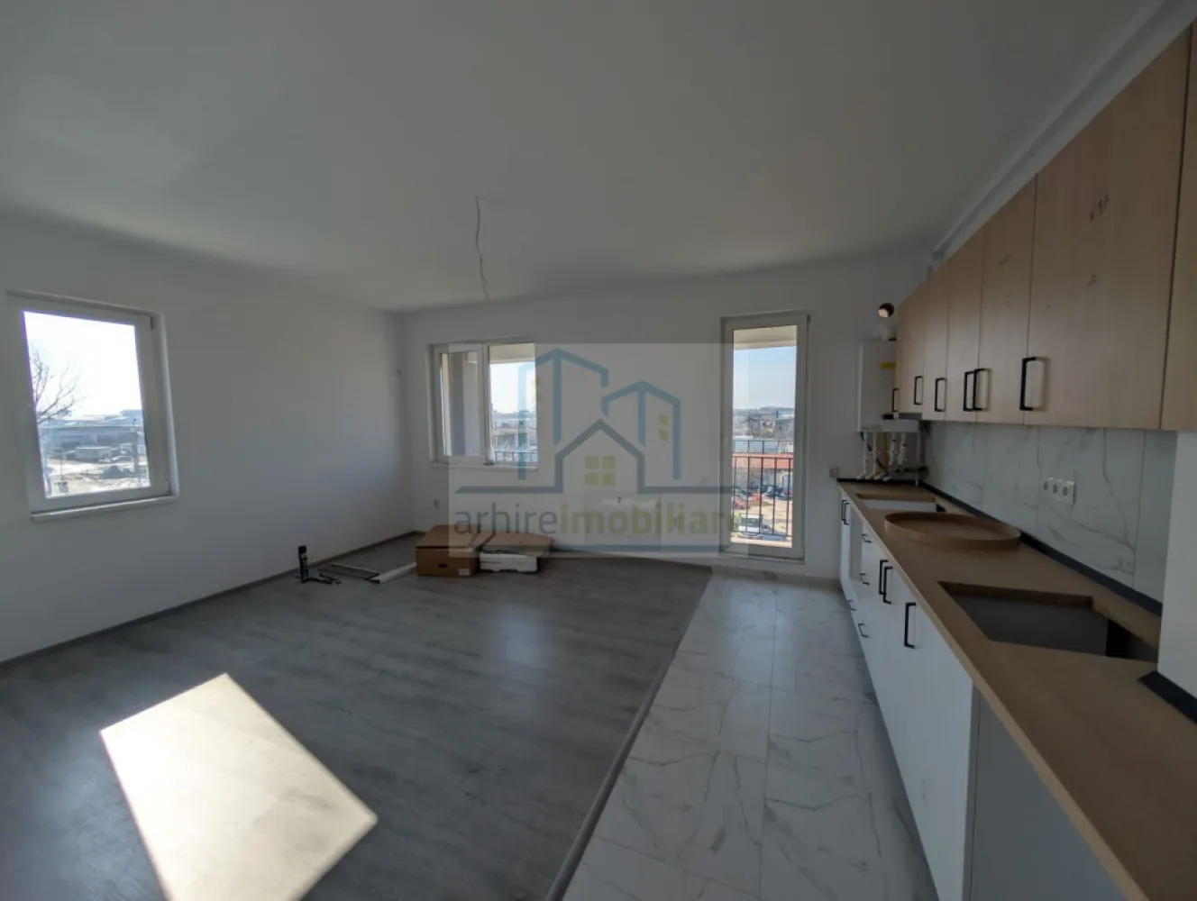 Apartament 2 camere premium | Bloc nou 2026 | Încălzire pardoseală | - SUPER OFERTA!! COMISION ZERO CUMPARATOR Agentia ArhireImobiliare , vă prezintă un apartament premium, luminos și modern, situat în bloc nou (2026), etaj 3/4 cu lift, pe Șos. Industriilor – Str. Ghetu Anghel, Sector 3. Această locuință combină design modern, confort și funcționalitate, fiind gata pentru mutare sau ca investiție sigură. Caracteristici principale Suprafață utilă: 48 mp, compartimentare optimă 🔥 Încălzire în pardoseală + ferestre tripan → confort termic și liniște 🍳 Bucătărie parțial mobilată și echipată (plită, hotă, chiuvetă) 🛏 Dormitor complet mobilat (pat + saltea) 🛁 Baie complet mobilată și utilată (chiuvetă, cadă/dus, vas WC, mobilier) Finisaje moderne, materiale de calitate superioară Bloc nou → întreținere redusă, imagine premium Locuință luminoasă și aerisită. Acces rapid la transport: STB 253, 330, 103 + linie noapte N104 🛒 Magazine și facilități la doar 3-4 minute, 10-12 minute metrou Republica Zonă liniștită, dar bine conectată și în dezvoltare Ideal pentru cupluri, persoane active sau investiție stabilă Pret vanzare 95.700 Euro Usor Negociabil. COMISION ZERO CUMPARATOR Va asteptam la vizionare }}