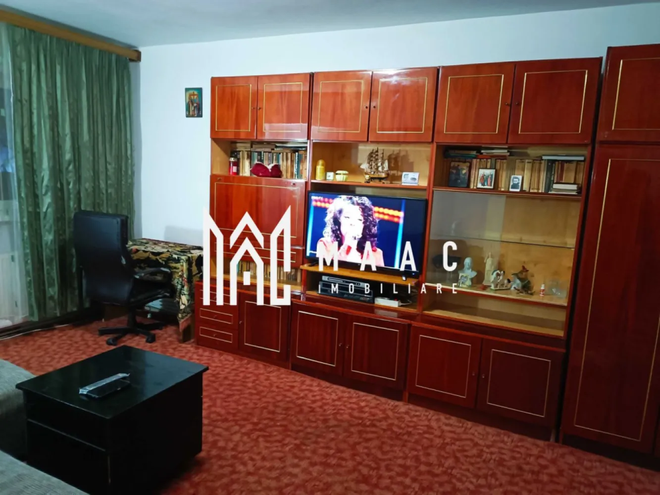 Apartament 3 camere| 2 bai | 70 mp | Balcon | Cisnadie - MAAC Imobiliare va prezinta un apartament in Cisnadie,70 mp,3 camere ,2 bai si balcon. Compartimentare: Living,2 dormitoare,bucatarie separata. Două băi. Apartamentul se preda la cheie. Dotări: centrala proprie,calorifere si geamuri termopan. Pentru mai multe detalii precizati telefonic ca ati vazut anuntul cu ID: CP2813516 }}