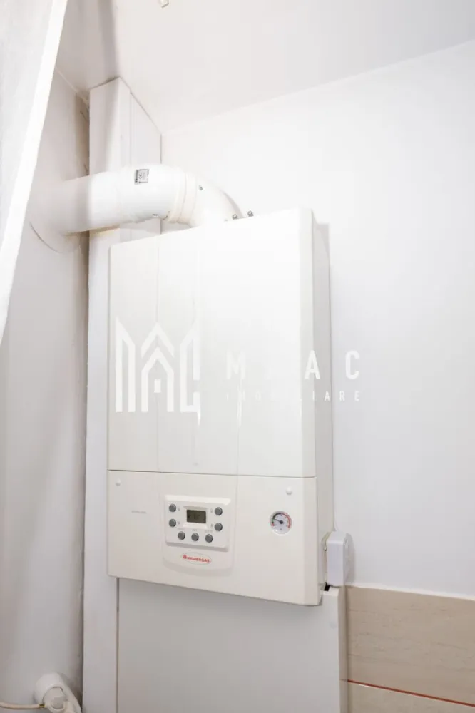 Apartament 2 camere Parter | Zona Centrala - ID CP3005832 – Apartament 2 camere, parter, str. Dacia – ideal locuință sau spațiu comercial | MAAC IMOBILIARE MAAC IMOBILIARE vă propune spre vânzare un apartament cu 2 camere, situat la parter, pe strada Dacia din Râmnicu Vâlcea, într-o zonă intens circulată, cu multiple spații comerciale la parter – ideal atât pentru locuit, cât și pentru desfășurarea unei activități comerciale (cu obținerea avizelor necesare). Suprafață: 46 mp Compartimentare: semidecomandat Poziționare excelentă, cu deschidere directă la strada Dacia Compartimentare: Living Dormitor Bucătărie Baie (cu geam pentru aerisire) Balcon Dotări și beneficii: Renovare integrală Centrală termică proprie Baie complet renovată, cu duș încastrat Se vinde mobilat și utilat, exact ca în fotografii Disponibil imediat Apartamentul este îngrijit și gata de locuit, fără a necesita investiții suplimentare. Datorită poziției stradale și a vadului comercial foarte bun, proprietatea reprezintă o oportunitate excelentă pentru birou, salon, cabinet sau alte activități comerciale. Pentru mai multe detalii și programarea unei vizionări, contactați MAAC IMOBILIARE și menționați codul CP3005832. }}