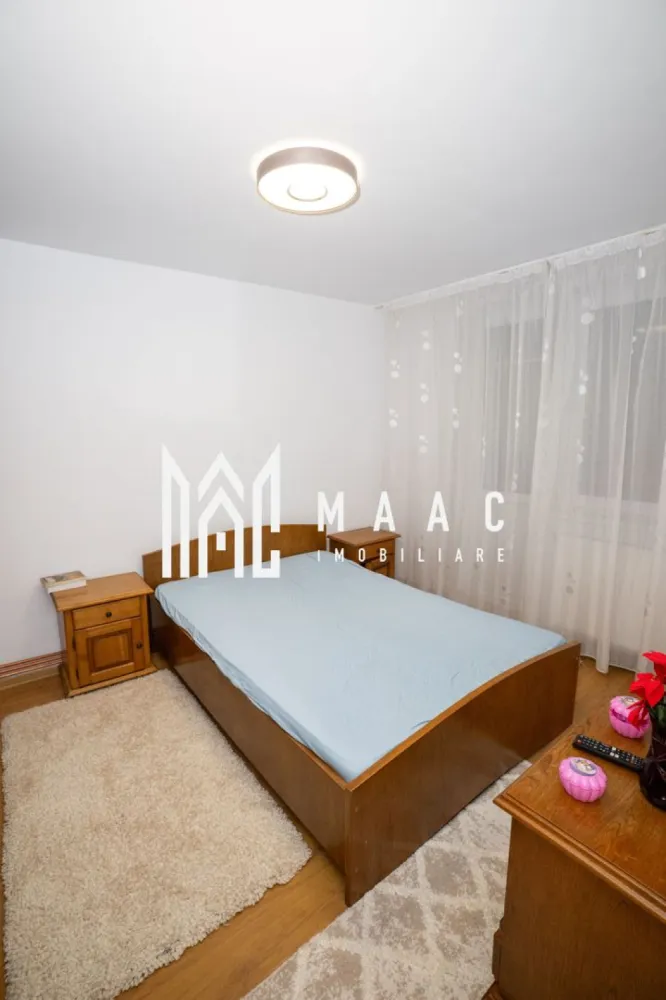Apartament 2 camere Parter | Zona Centrala - ID CP3005832 – Apartament 2 camere, parter, str. Dacia – ideal locuință sau spațiu comercial | MAAC IMOBILIARE MAAC IMOBILIARE vă propune spre vânzare un apartament cu 2 camere, situat la parter, pe strada Dacia din Râmnicu Vâlcea, într-o zonă intens circulată, cu multiple spații comerciale la parter – ideal atât pentru locuit, cât și pentru desfășurarea unei activități comerciale (cu obținerea avizelor necesare). Suprafață: 46 mp Compartimentare: semidecomandat Poziționare excelentă, cu deschidere directă la strada Dacia Compartimentare: Living Dormitor Bucătărie Baie (cu geam pentru aerisire) Balcon Dotări și beneficii: Renovare integrală Centrală termică proprie Baie complet renovată, cu duș încastrat Se vinde mobilat și utilat, exact ca în fotografii Disponibil imediat Apartamentul este îngrijit și gata de locuit, fără a necesita investiții suplimentare. Datorită poziției stradale și a vadului comercial foarte bun, proprietatea reprezintă o oportunitate excelentă pentru birou, salon, cabinet sau alte activități comerciale. Pentru mai multe detalii și programarea unei vizionări, contactați MAAC IMOBILIARE și menționați codul CP3005832. }}
