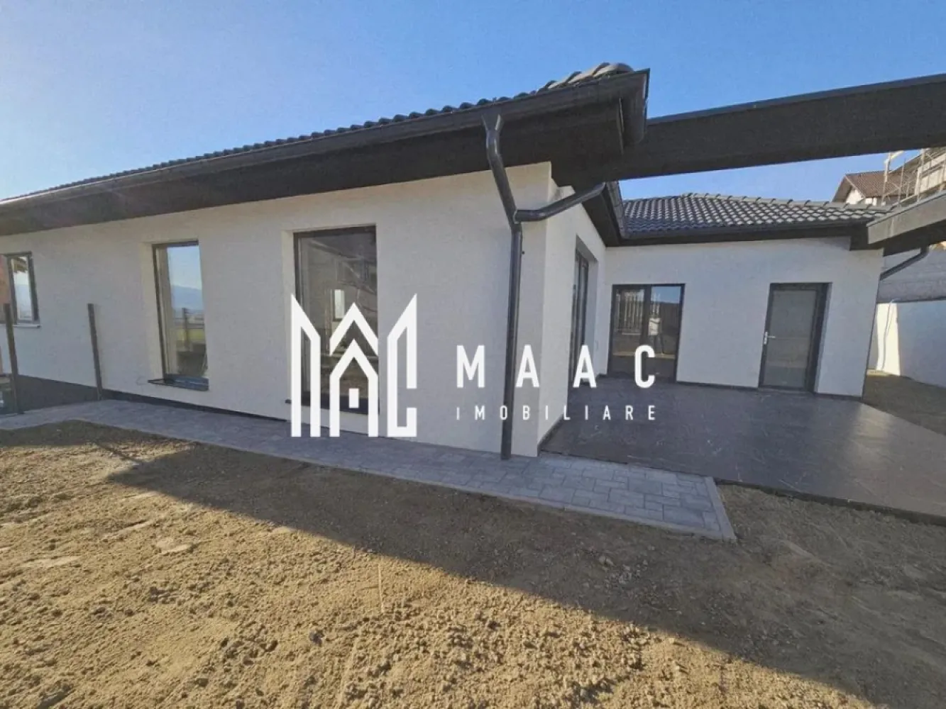 Casa individuala | 120 MPU | Sura Mare - MAAC Imobiliare vă propune spre vânzare o casă modernă, desfășurată pe un singur nivel, situată în zona Colina – Șura Mare, la mai puțin de 4 km de Sibiu, într-un cartier nou, aerisit și liniștit – alegerea ideală pentru familiile care își doresc confort, intimitate și acces rapid către oraș. Detalii proprietate: Suprafață utilă: 120 mp Terasă generoasă, perfectă pentru momente de relaxare în aer liber Curte cu zonă de barbeque Loc de parcare amenajat in fata casei Compartimentare eficientă și luminoasă: Living spațios și luminos, cu ferestre mari și acces direct către terasă Bucătărie generoasă, cu geamuri ample și priveliște deschisă 3 dormitoare confortabile, ideale pentru familie sau birou 3 băi 2 dressinguri Cameră tehnică practică Avantaje și locație: Zonă rezidențială aerisită, cu intimitate și liniște Acces rapid către oraș – doar câteva minute până în Sibiu În apropiere de stație de autobuz, centre comerciale precum Jumbo și Hornbach, restaurante, școli, grădinițe și farmacii Această proprietate oferă echilibrul perfect între confort modern, spațiu generos și liniștea unei zone rezidențiale sigure — un cămin primitor, pregătit să devină „acasă”. Pentru mai multe detalii sau pentru a programa o vizionare, va rugam specificati ID:CP2826665 }}
