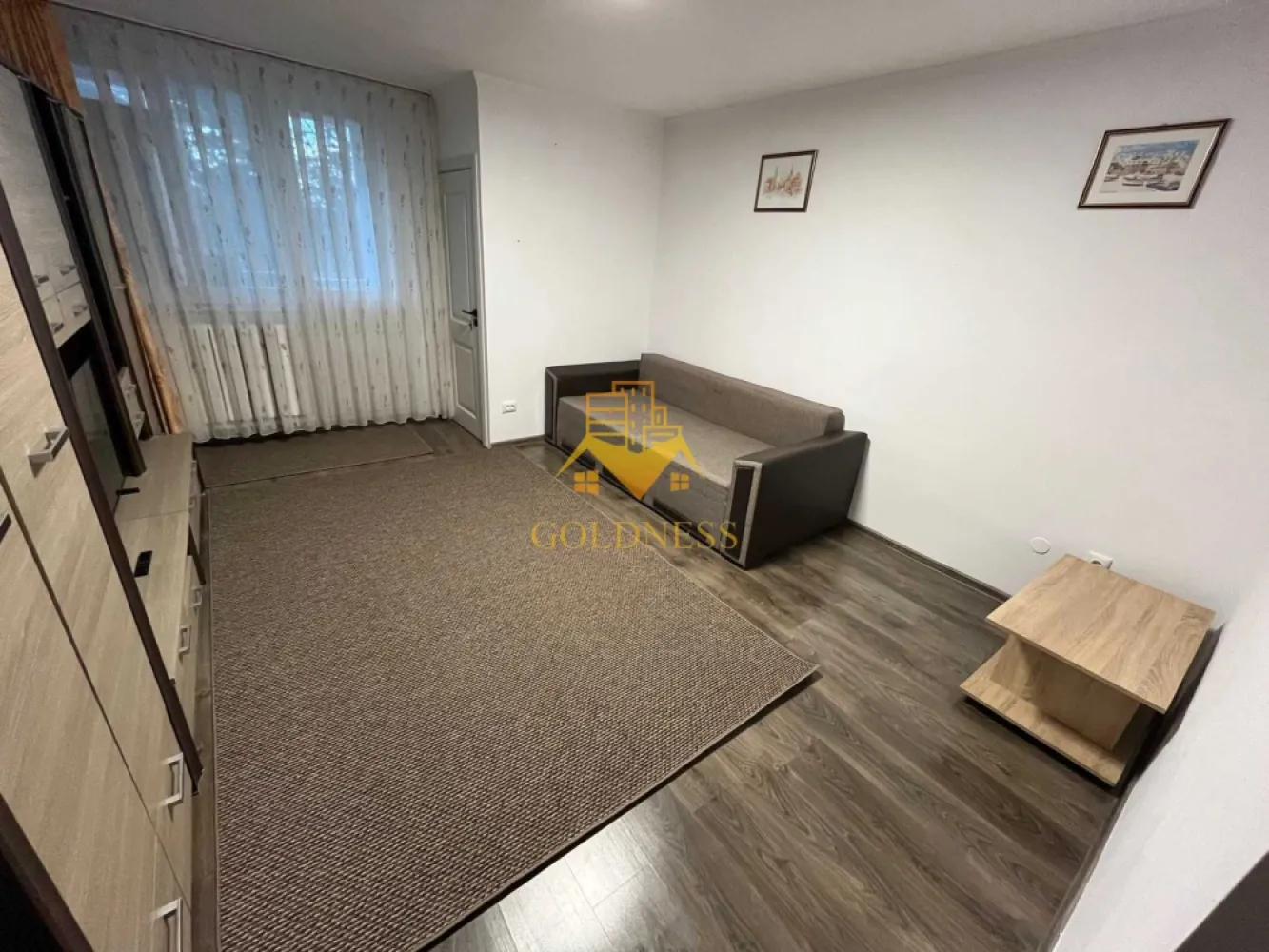 o camera, parcare, Gheorgheni, Detunata, Iulius Mall Pet Friedly - GOLDNESS Imobiliare vă propune spre închiriere un apartament cu o camer complet mobilat și utilat, la etajul 3 într-un imobil de 10 etaje, în Cartierul gheorgheni . Dispune de loc de parcare! Se află în apropierea stațiilor de transport în comun, magazine, restaurante, spații verzi, farmacii, etc. Apartamentul este compartimentat astfel: - dormitor cu canapea extensibila, dressing, TV - bucatarie complet utilată și mobilată, loc de servit masa - baie cu cabina de dus, calorifer port prosop și dulap pentru depozitare. - tbalcon de 4 mp. Imobilul este dotat cu toate cele necesare- centrală proprie, frigider, aragaz, hotă, mașină de spălat haine, etc. Dacă sunteți interesați de acest apartament și doriți să îl vizionați, dar și pentru alte oferte nu ezitați să ne contactați telefonic sau prin e-mail. Vă stăm la dispoziție! Pentru intermediere se percepe un comision de 50% din prețul chiriei! }}