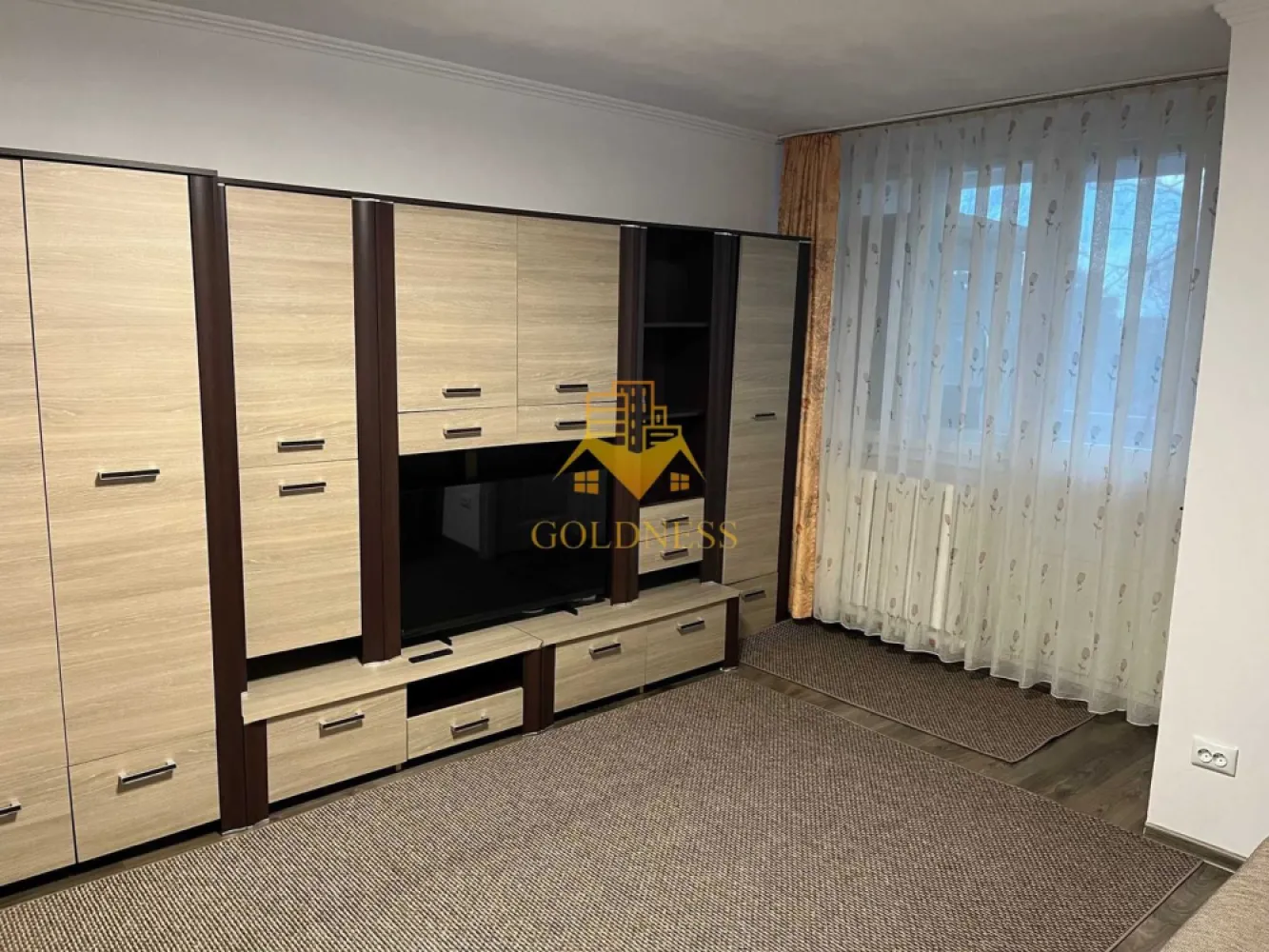 o camera, parcare, Gheorgheni, Detunata, Iulius Mall Pet Friedly - GOLDNESS Imobiliare vă propune spre închiriere un apartament cu o camer complet mobilat și utilat, la etajul 3 într-un imobil de 10 etaje, în Cartierul gheorgheni . Dispune de loc de parcare! Se află în apropierea stațiilor de transport în comun, magazine, restaurante, spații verzi, farmacii, etc. Apartamentul este compartimentat astfel: - dormitor cu canapea extensibila, dressing, TV - bucatarie complet utilată și mobilată, loc de servit masa - baie cu cabina de dus, calorifer port prosop și dulap pentru depozitare. - tbalcon de 4 mp. Imobilul este dotat cu toate cele necesare- centrală proprie, frigider, aragaz, hotă, mașină de spălat haine, etc. Dacă sunteți interesați de acest apartament și doriți să îl vizionați, dar și pentru alte oferte nu ezitați să ne contactați telefonic sau prin e-mail. Vă stăm la dispoziție! Pentru intermediere se percepe un comision de 50% din prețul chiriei! }}